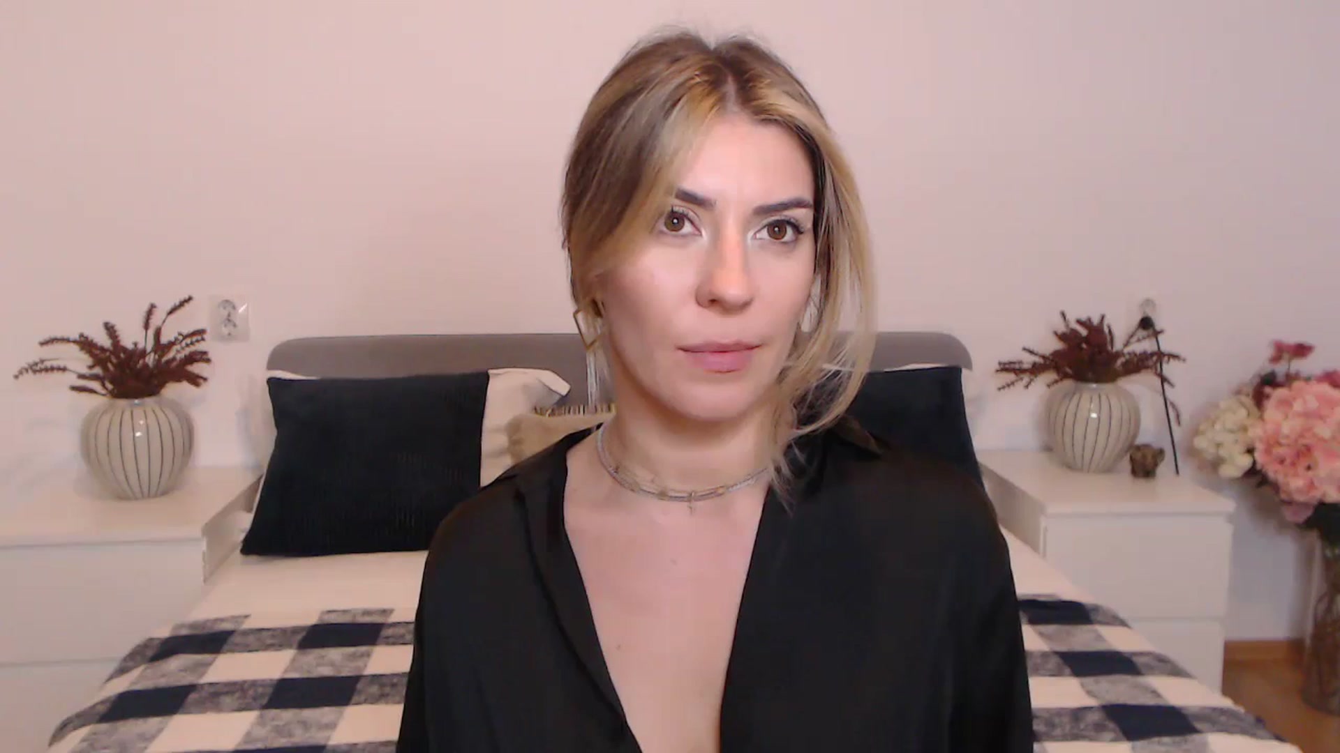 Gallery image thumbnail from BlueStocking's myfreecams stream on, 08/21/2023, 19:17 image 11 of 20