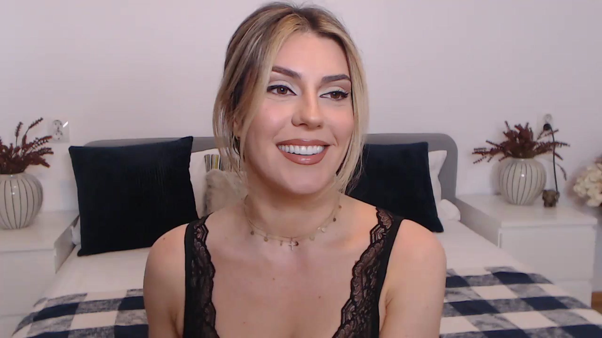 Gallery image thumbnail from BlueStocking's myfreecams stream on, 08/22/2023, 09:04 image 10 of 20