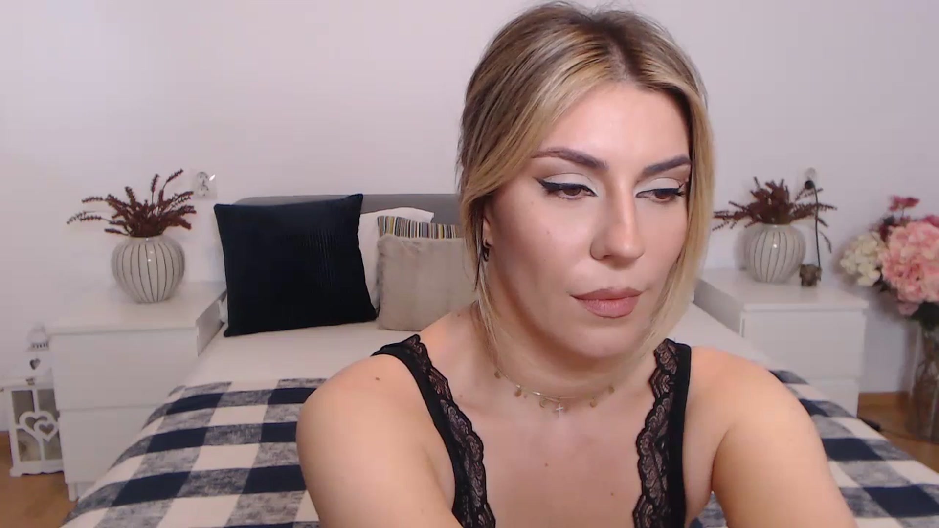 Gallery image thumbnail from BlueStocking's myfreecams stream on, 08/22/2023, 11:19 image 12 of 20