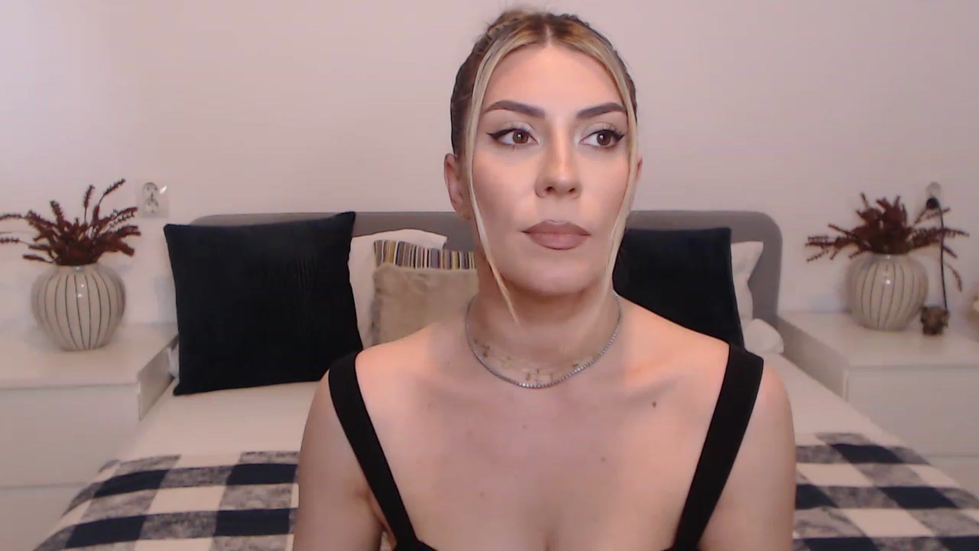 Gallery image thumbnail from BlueStocking's myfreecams stream on, 08/24/2023, 13:59 image 19 of 20