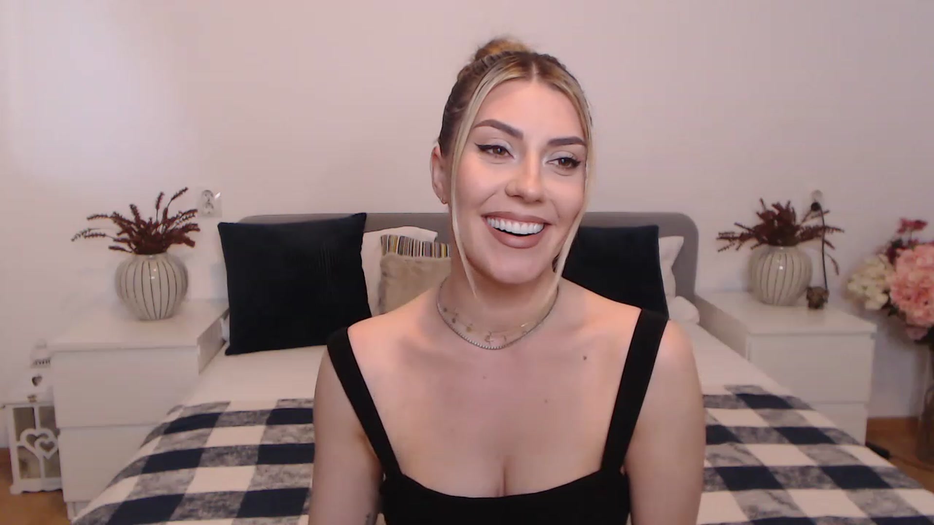 Gallery image thumbnail from BlueStocking's myfreecams stream on, 08/24/2023, 13:59 image 11 of 20
