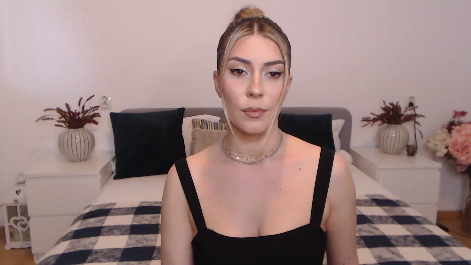 Gallery image thumbnail from BlueStocking's myfreecams stream on, 08/24/2023, 13:59 image 2 of 20