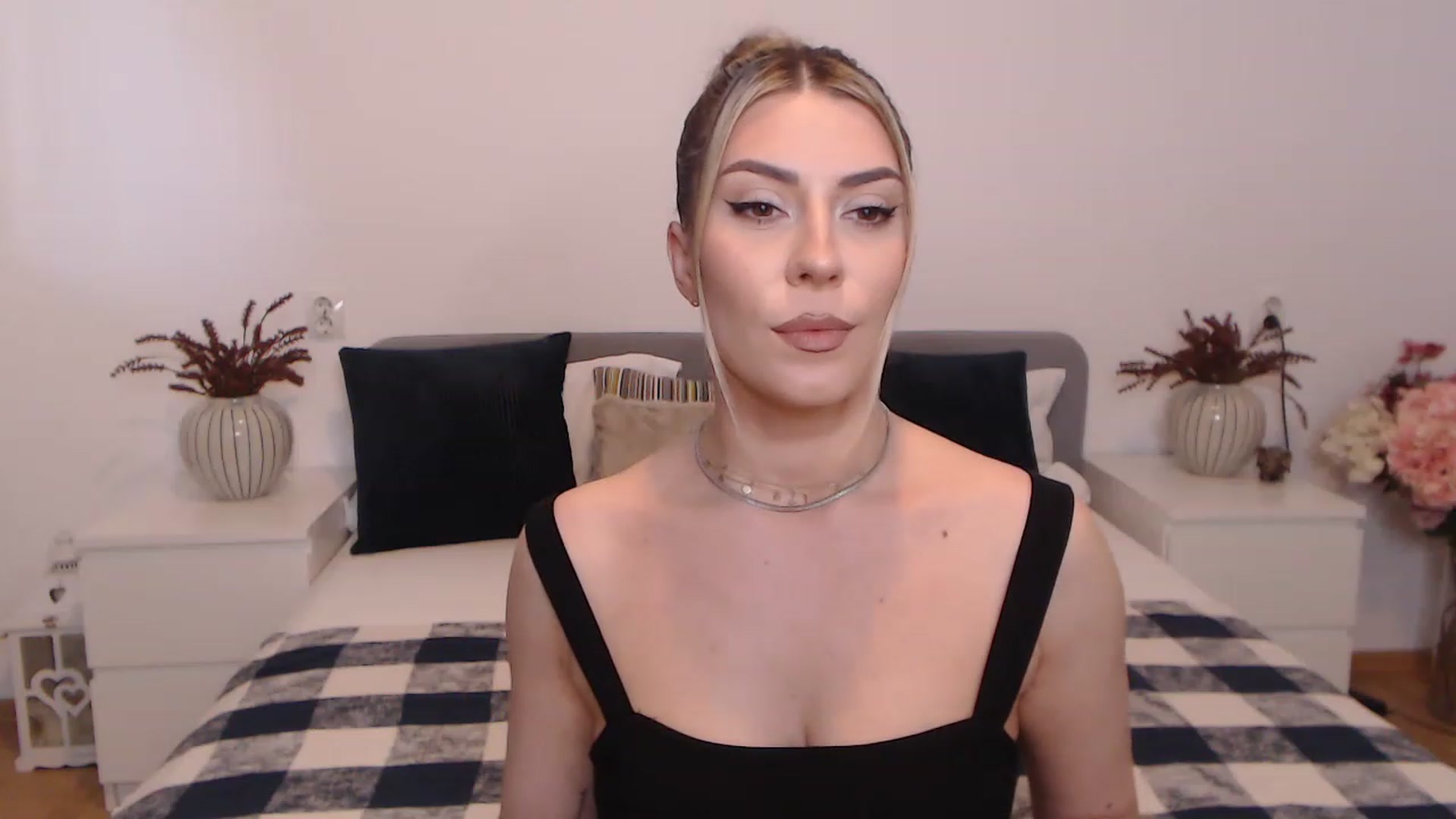 Gallery image thumbnail from BlueStocking's myfreecams stream on, 08/24/2023, 13:59 image 7 of 20