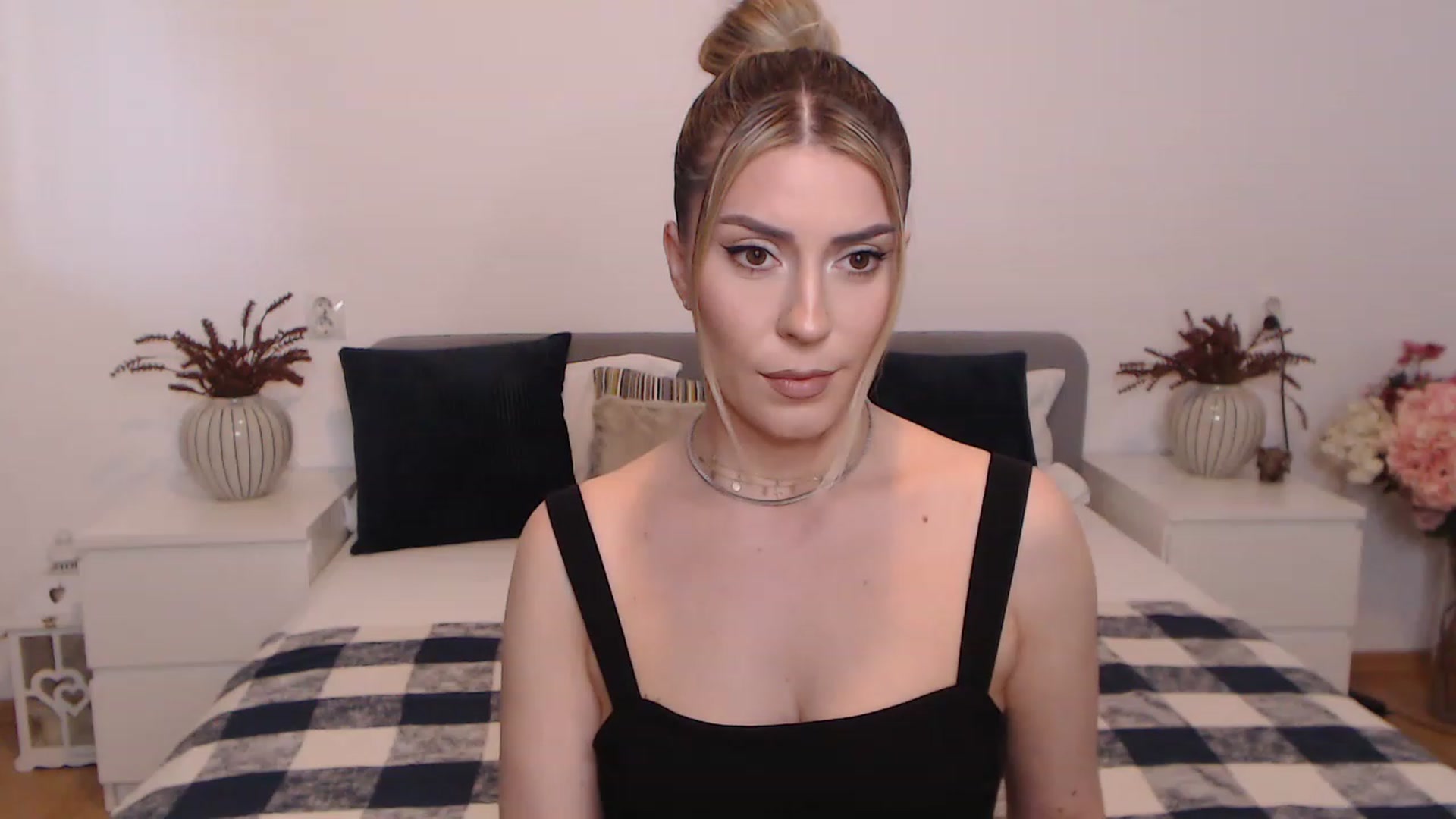 Gallery image thumbnail from BlueStocking's myfreecams stream on, 08/24/2023, 13:59 image 1 of 20
