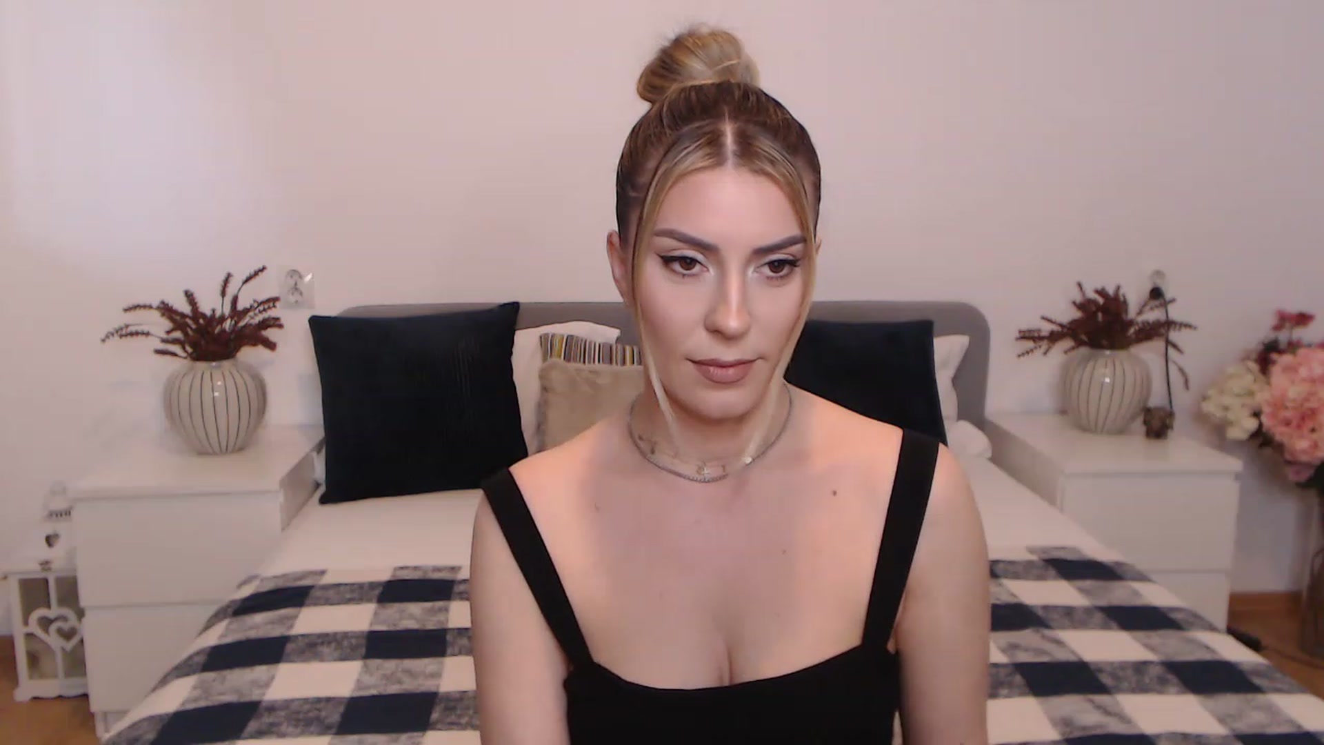 Gallery image thumbnail from BlueStocking's myfreecams stream on, 08/24/2023, 13:59 image 12 of 20