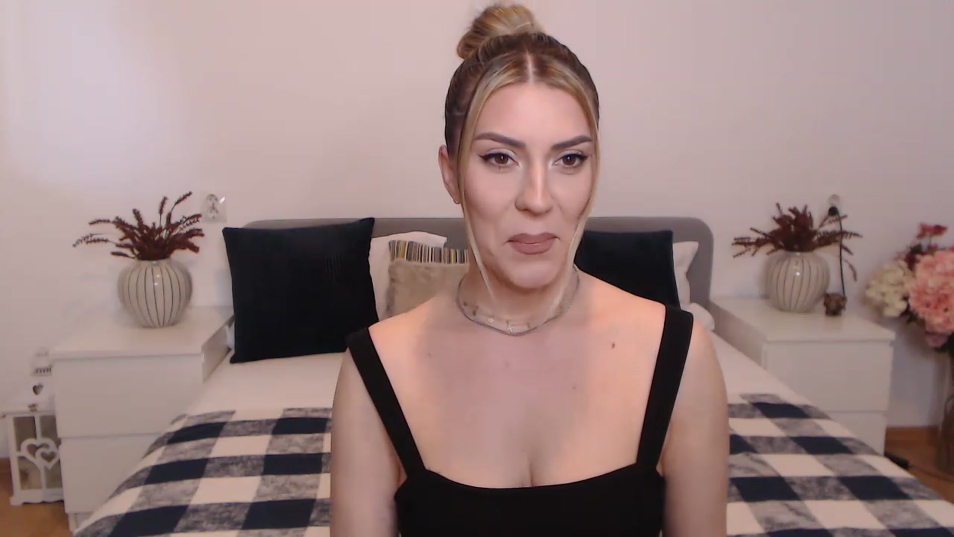 Gallery image thumbnail from BlueStocking's myfreecams stream on, 08/24/2023, 13:59 image 10 of 20