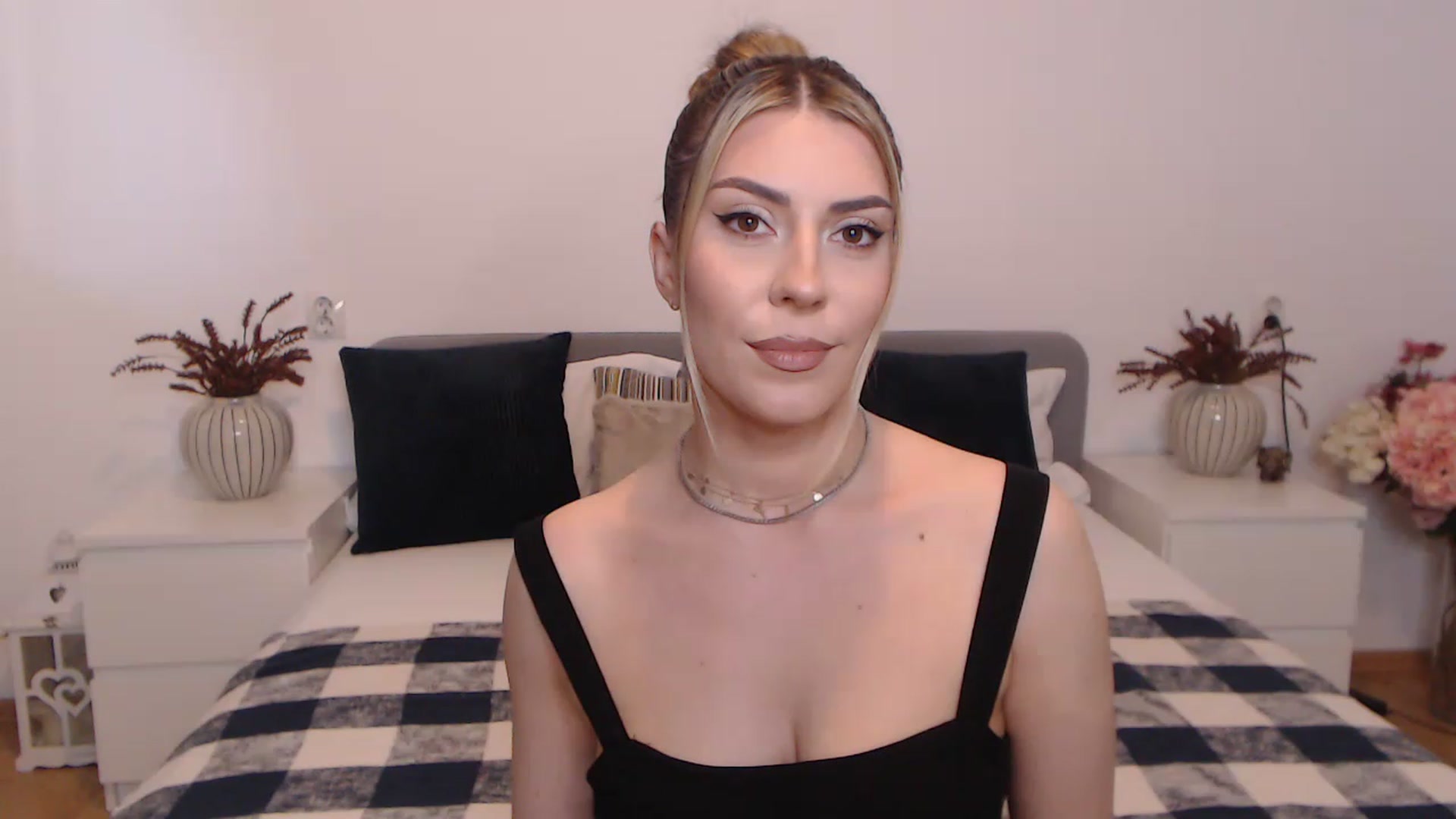 Gallery image thumbnail from BlueStocking's myfreecams stream on, 08/24/2023, 13:59 image 9 of 20