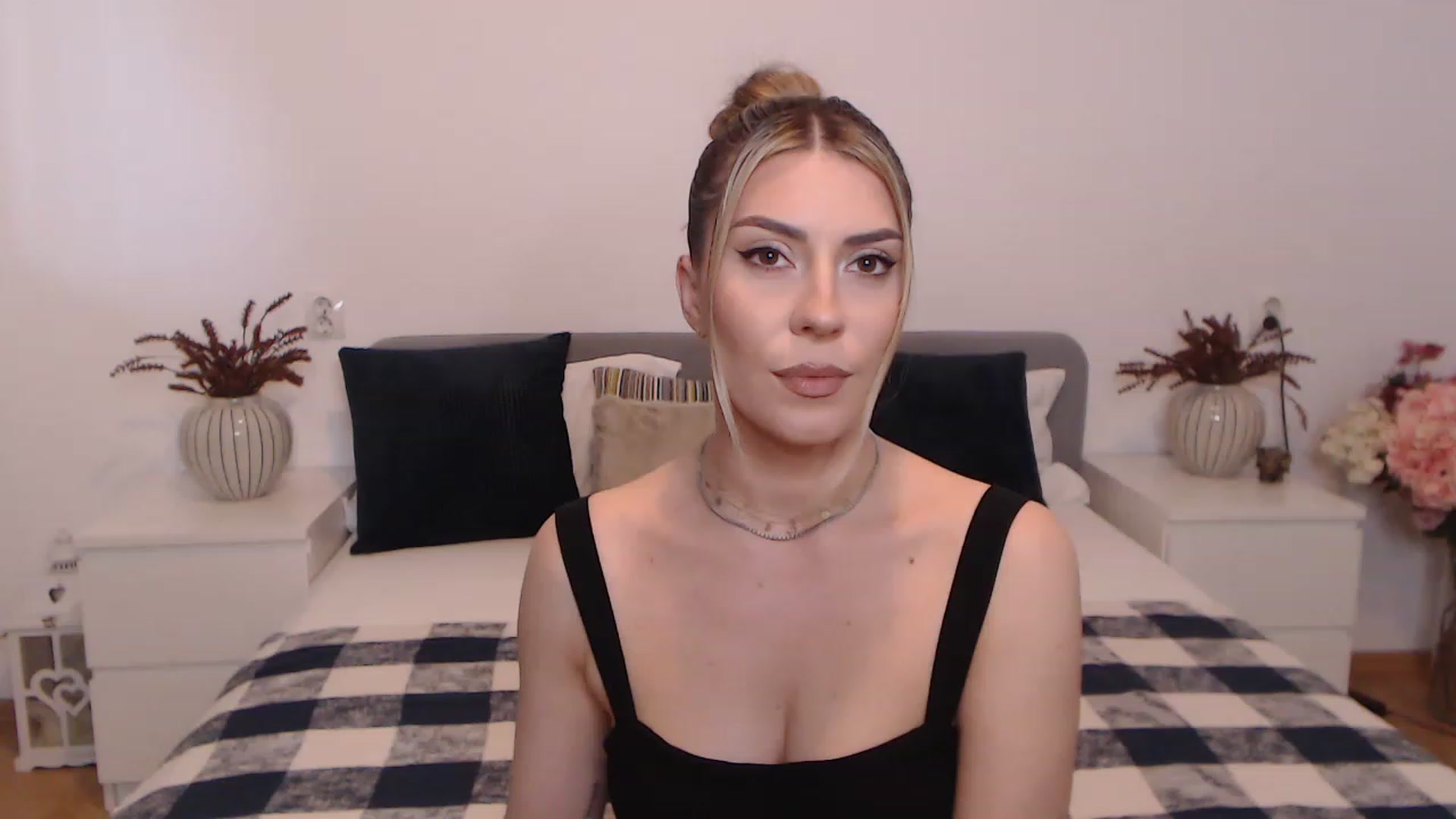 Gallery image thumbnail from BlueStocking's myfreecams stream on, 08/24/2023, 13:59 image 6 of 20