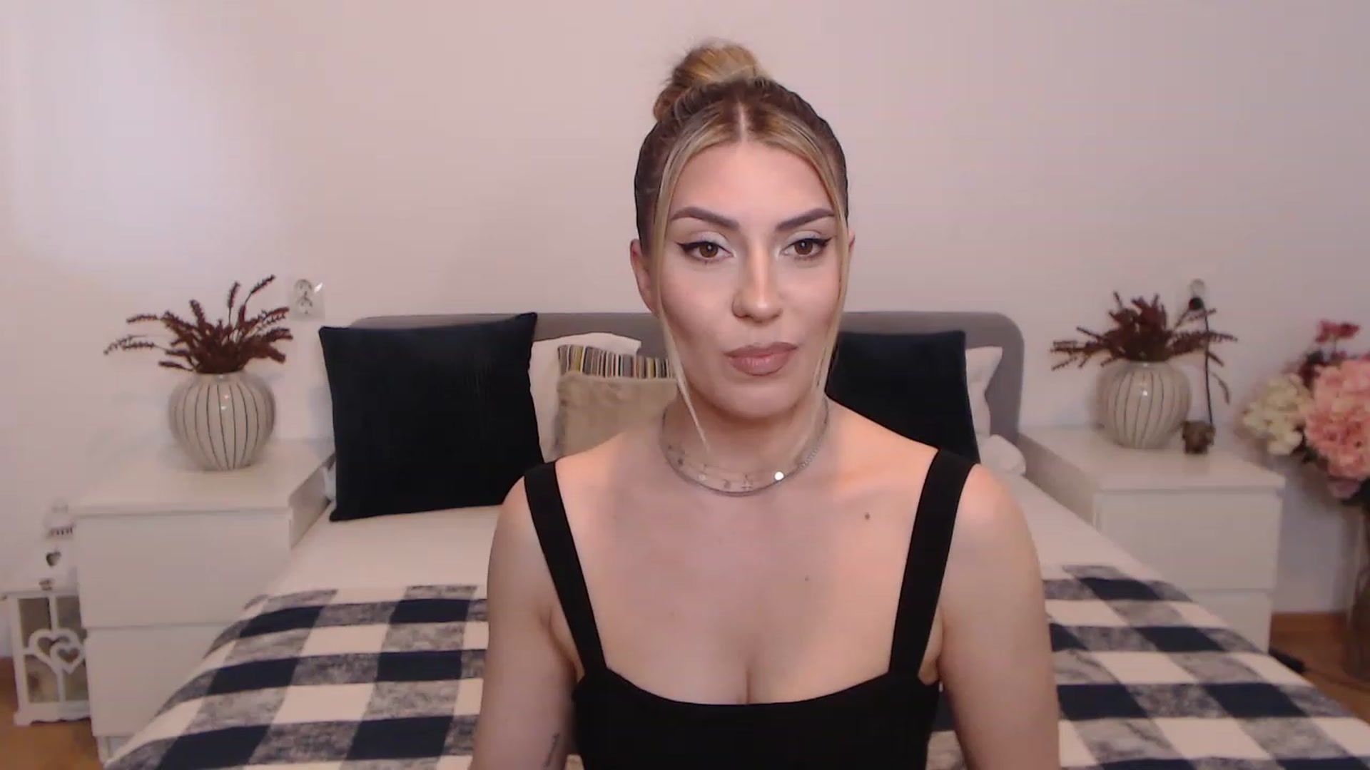 Gallery image thumbnail from BlueStocking's myfreecams stream on, 08/24/2023, 13:59 image 5 of 20