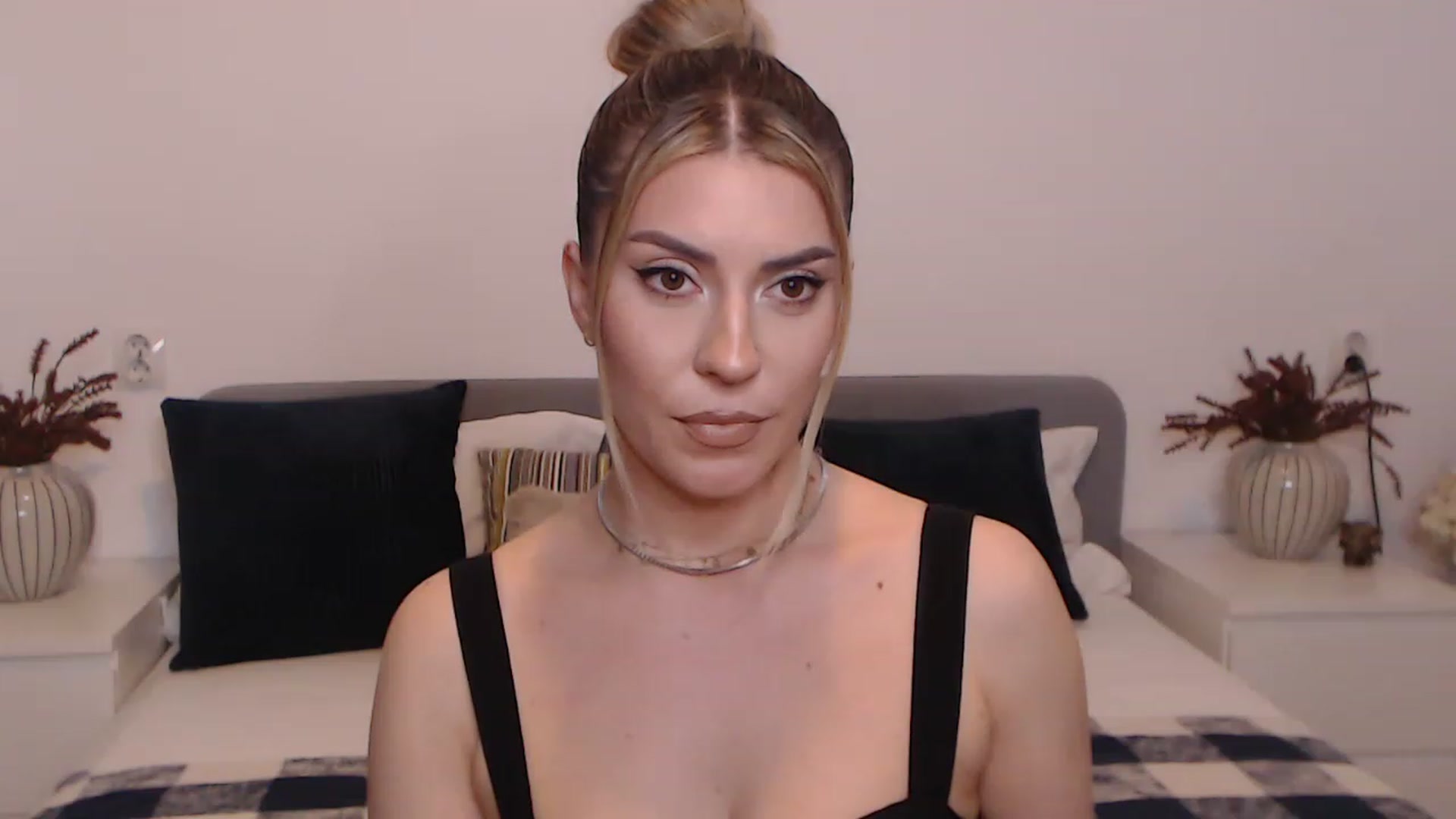 Gallery image thumbnail from BlueStocking's myfreecams stream on, 08/24/2023, 15:14 image 17 of 20