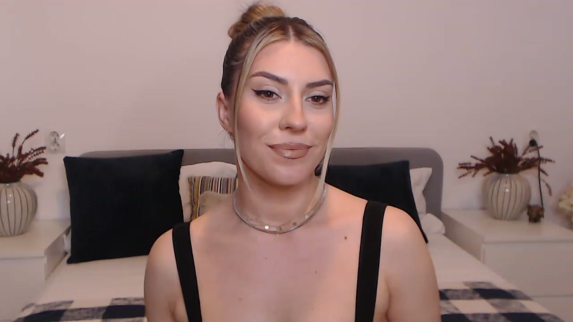 Gallery image thumbnail from BlueStocking's myfreecams stream on, 08/24/2023, 15:14 image 12 of 20