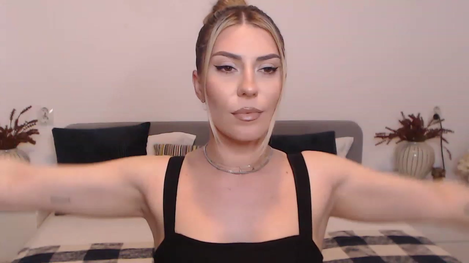 Gallery image thumbnail from BlueStocking's myfreecams stream on, 08/24/2023, 15:14 image 6 of 20