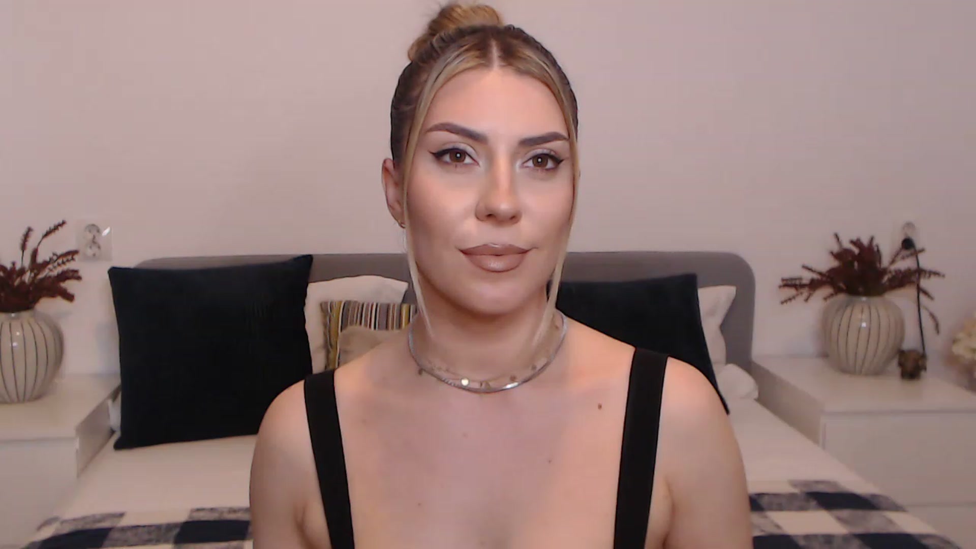 Gallery image thumbnail from BlueStocking's myfreecams stream on, 08/24/2023, 15:14 image 11 of 20
