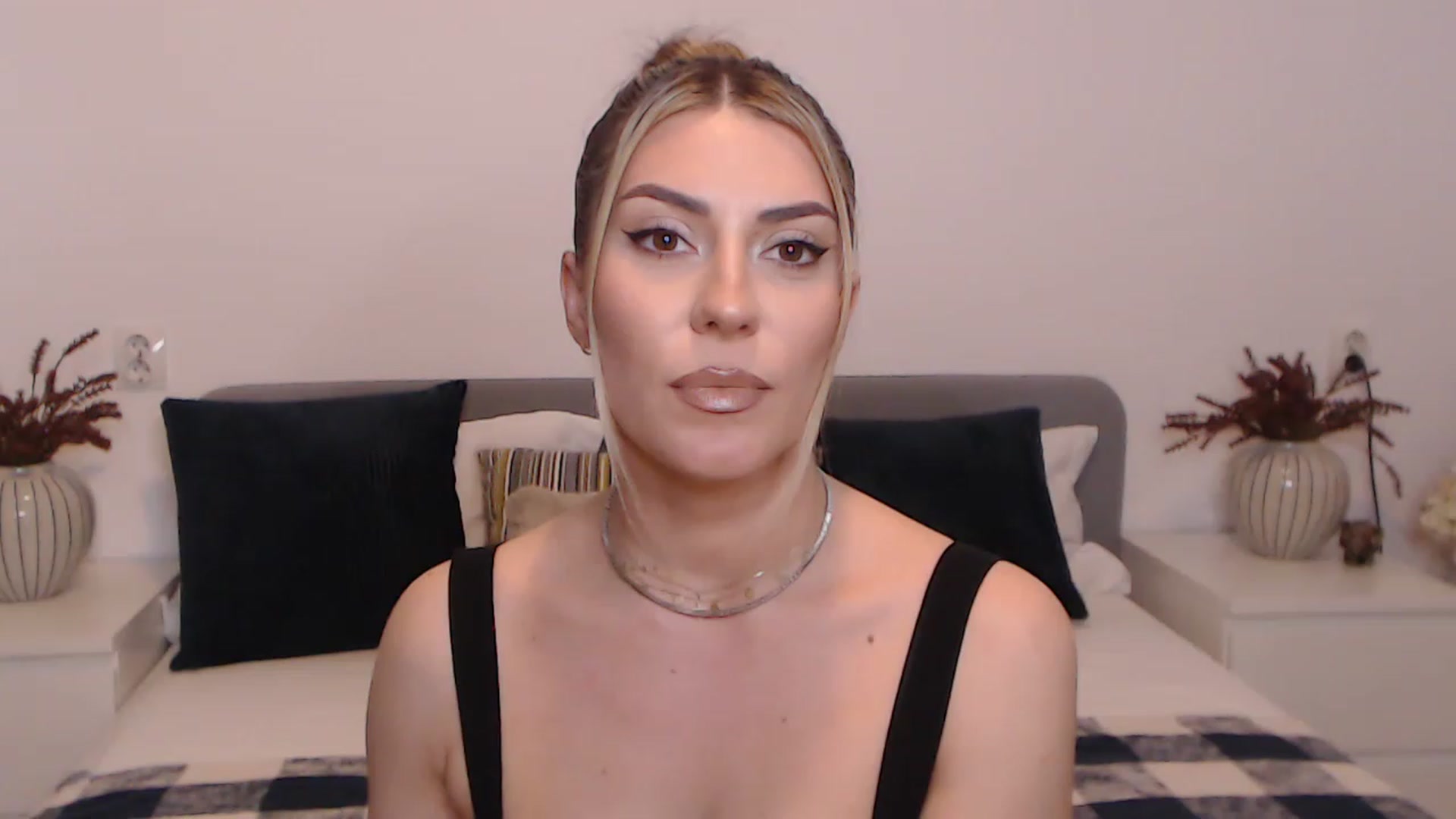 Gallery image thumbnail from BlueStocking's myfreecams stream on, 08/24/2023, 15:14 image 1 of 20