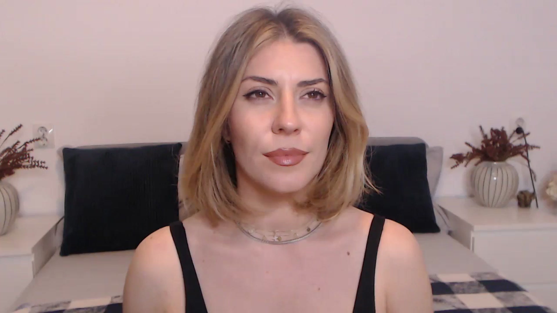 Gallery image thumbnail from BlueStocking's myfreecams stream on, 08/27/2023, 18:07 image 4 of 20