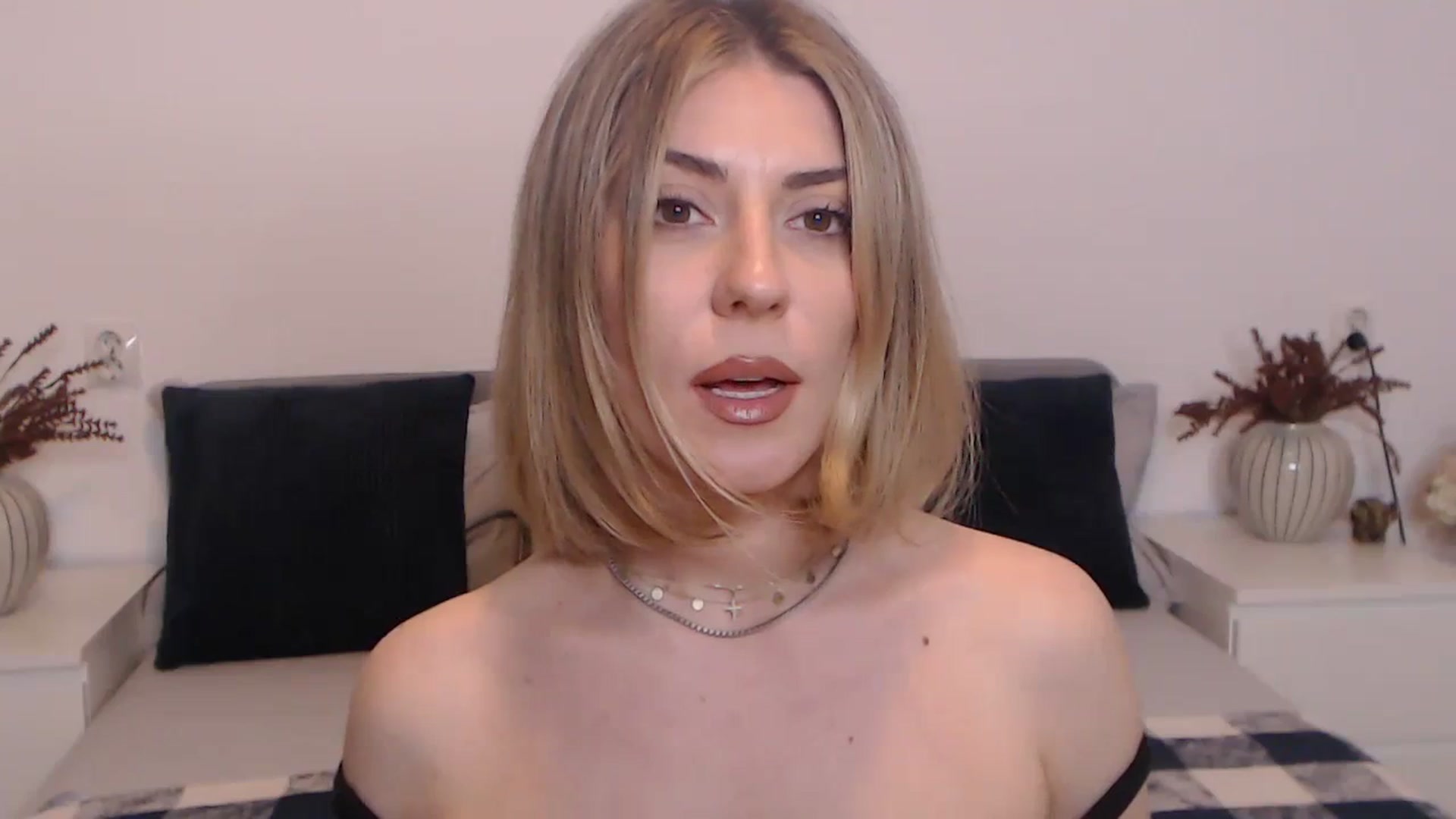 Gallery image thumbnail from BlueStocking's myfreecams stream on, 08/27/2023, 18:07 image 14 of 20