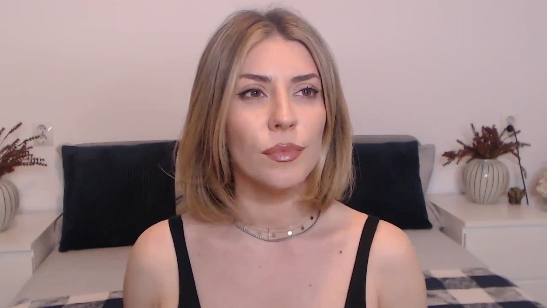 Gallery image thumbnail from BlueStocking's myfreecams stream on, 08/27/2023, 18:07 image 3 of 20