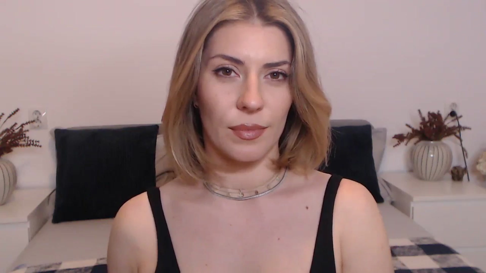Gallery image thumbnail from BlueStocking's myfreecams stream on, 08/27/2023, 18:07 image 7 of 20