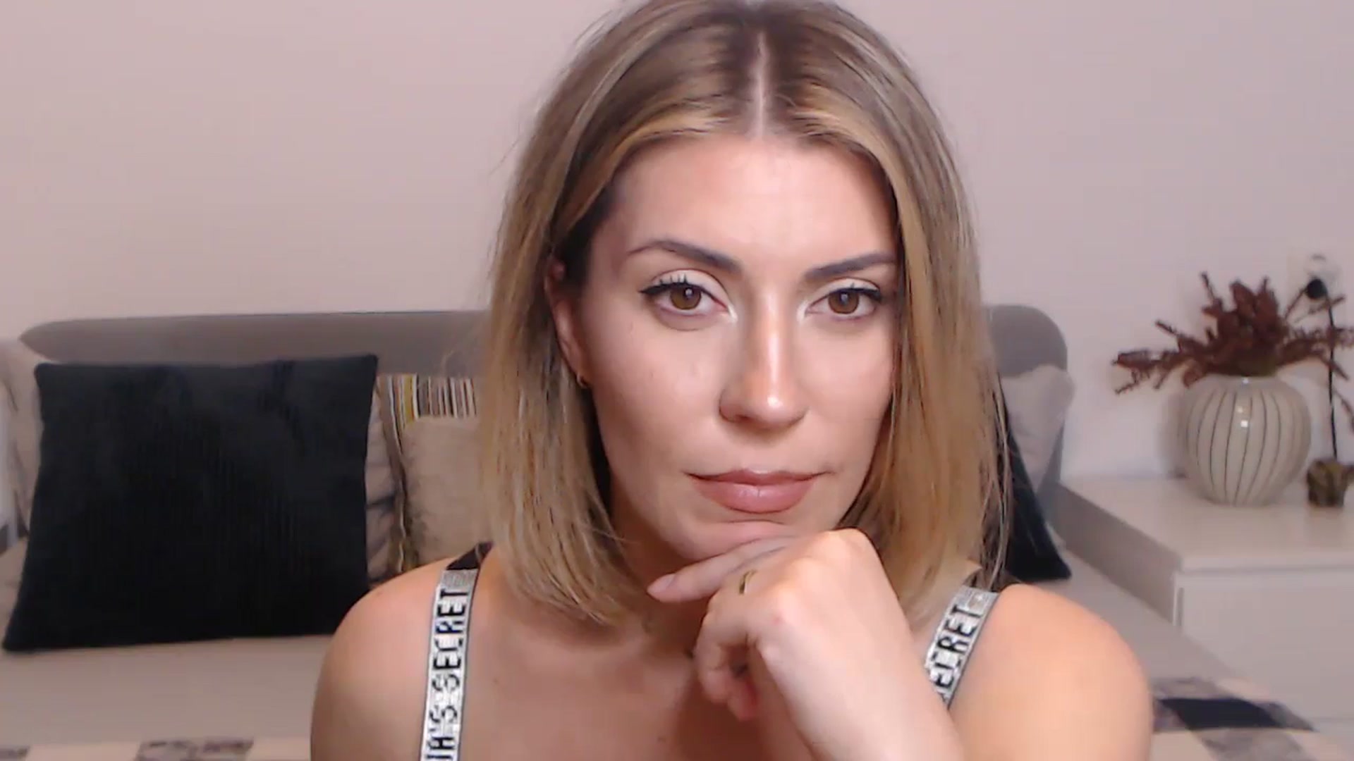 Gallery image thumbnail from BlueStocking's myfreecams stream on, 08/29/2023, 16:05 image 20 of 20