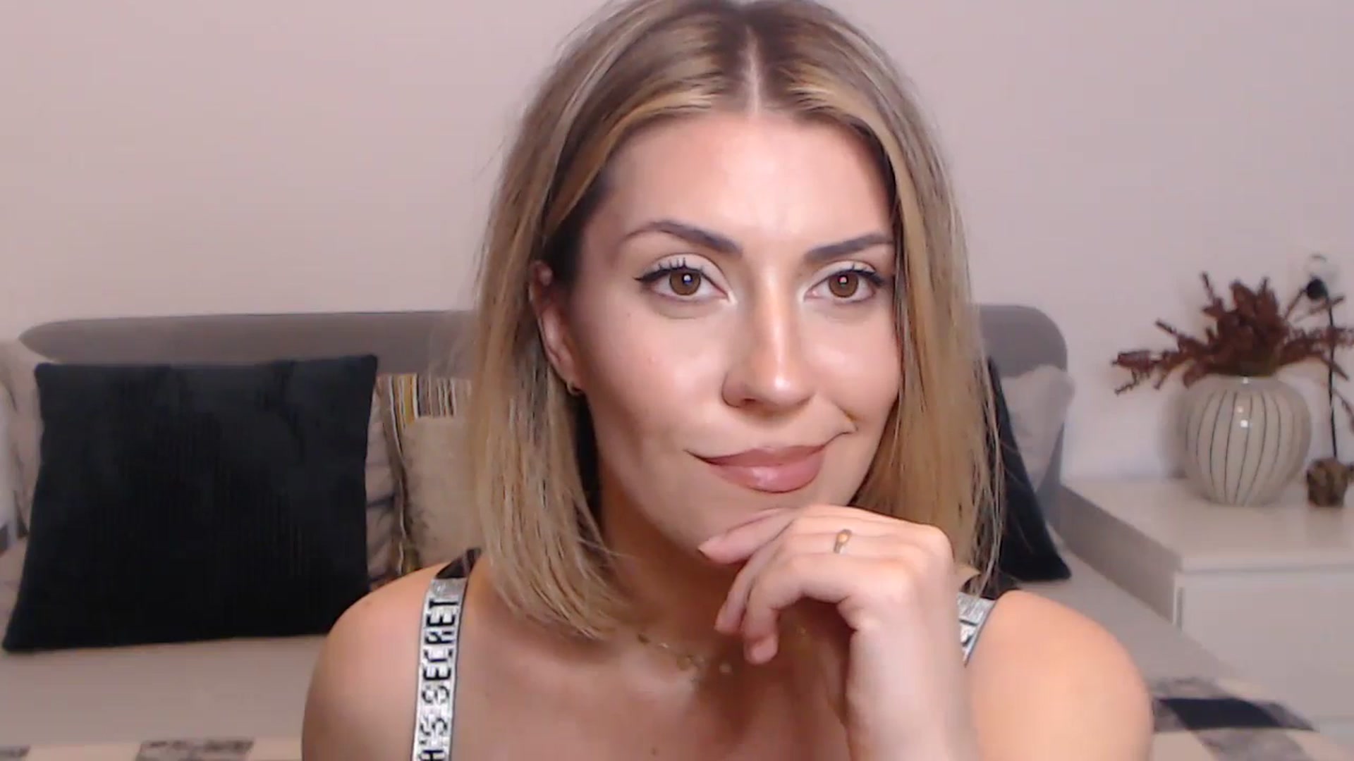 Gallery image thumbnail from BlueStocking's myfreecams stream on, 08/29/2023, 16:05 image 19 of 20