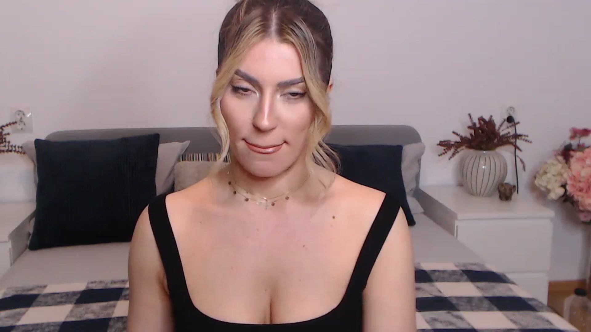 Gallery image thumbnail from BlueStocking's myfreecams stream on, 08/30/2023, 15:52 image 11 of 20