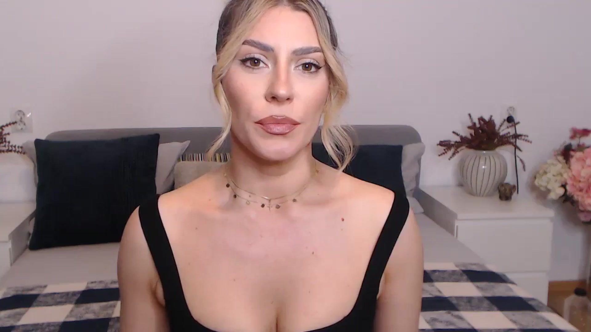 Gallery image thumbnail from BlueStocking's myfreecams stream on, 08/30/2023, 15:52 image 10 of 20