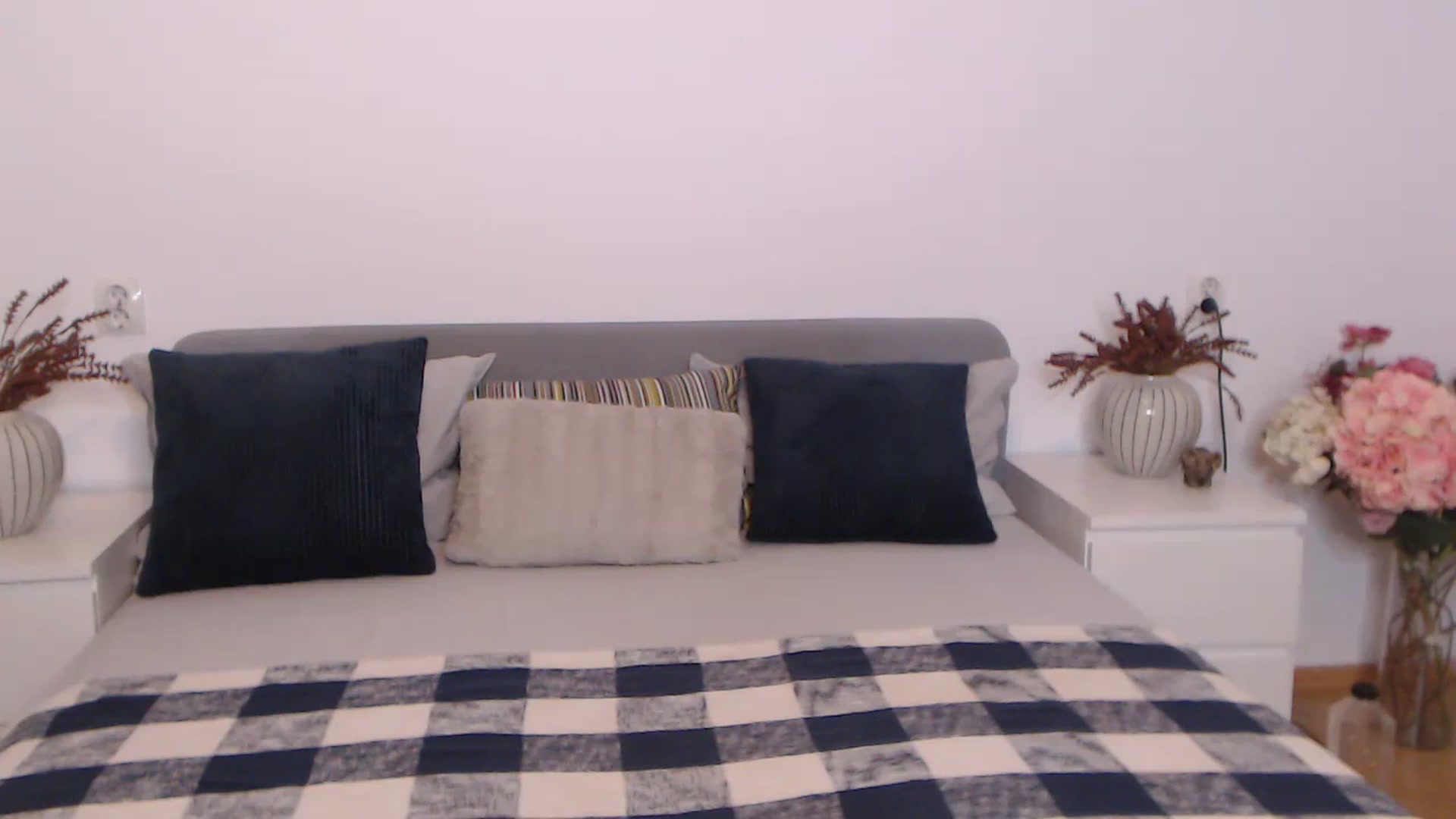 Gallery image thumbnail from BlueStocking's myfreecams stream on, 08/30/2023, 17:29 image 16 of 20