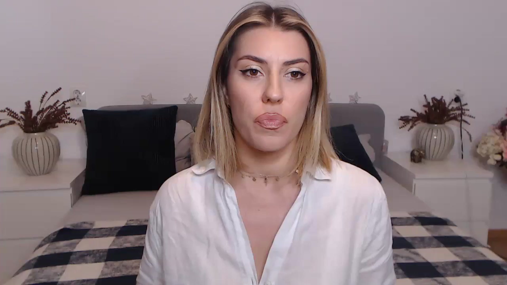 Gallery image thumbnail from BlueStocking's myfreecams stream on, 09/01/2023, 12:39 image 11 of 20
