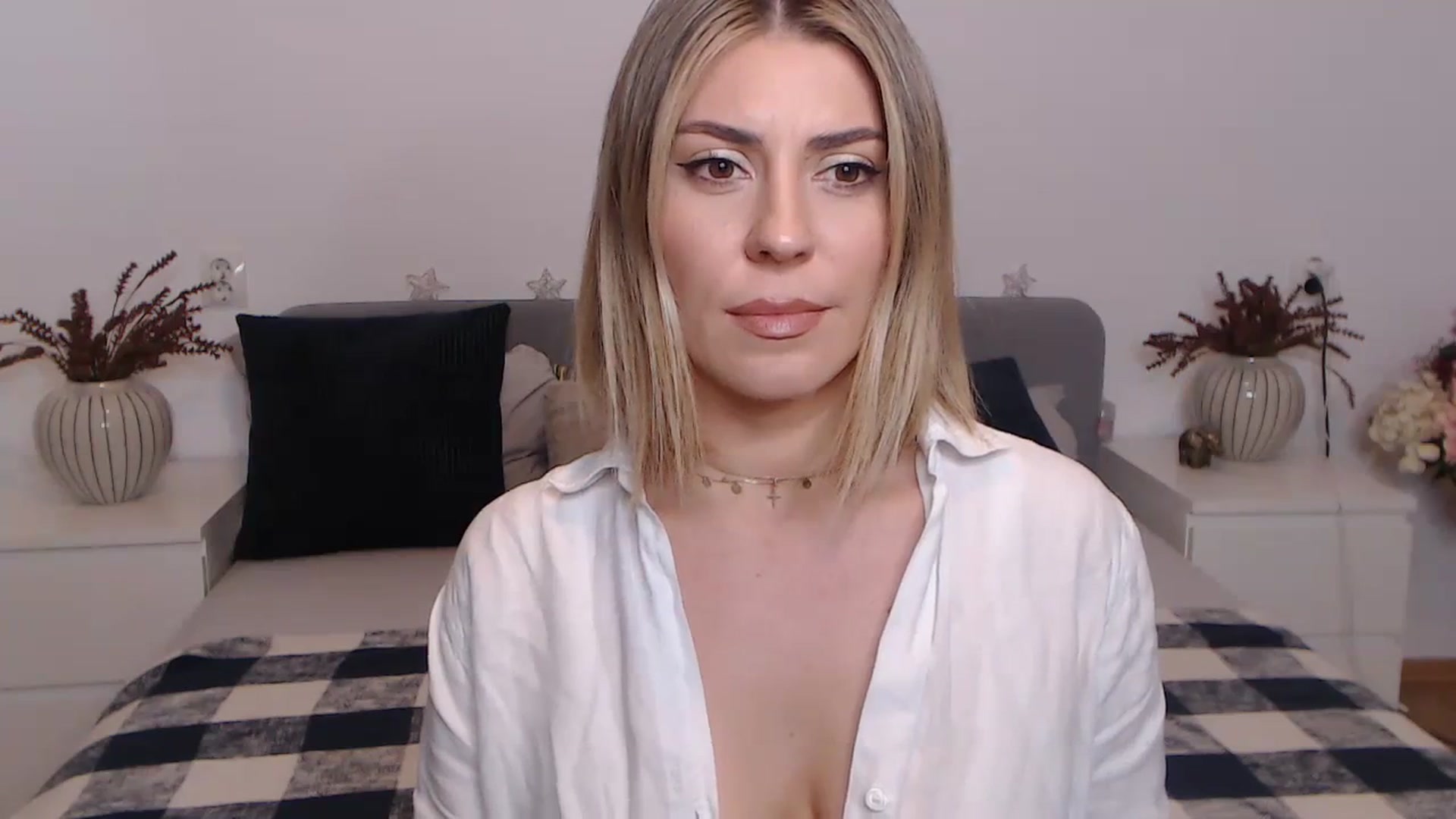 Gallery image thumbnail from BlueStocking's myfreecams stream on, 09/01/2023, 12:39 image 14 of 20
