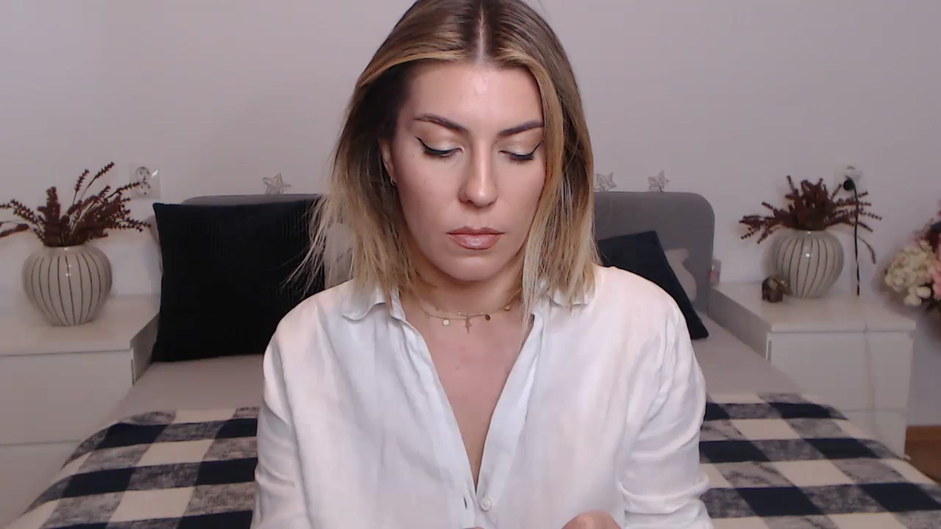 Gallery image thumbnail from BlueStocking's myfreecams stream on, 09/01/2023, 12:39 image 2 of 20