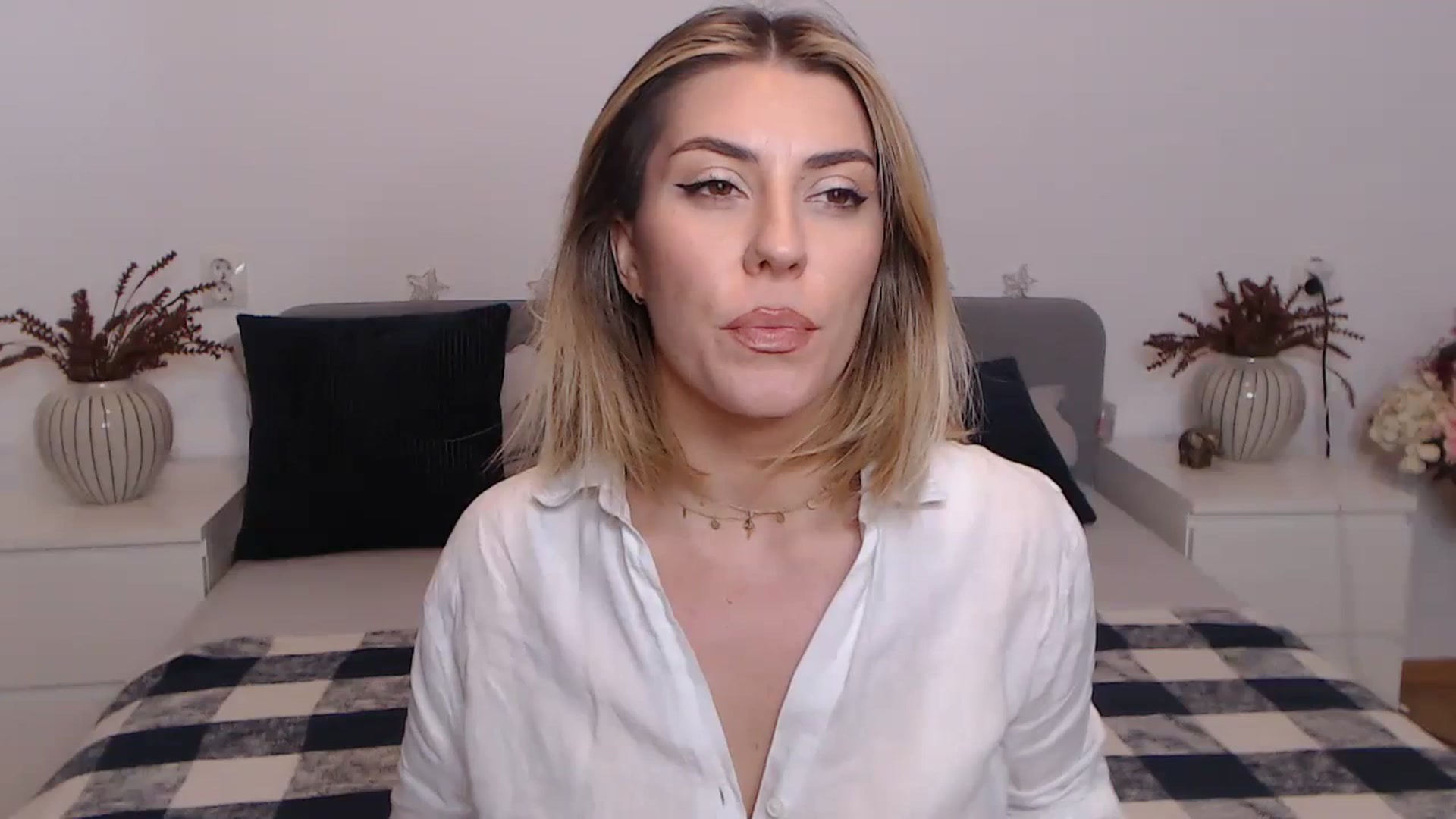Gallery image thumbnail from BlueStocking's myfreecams stream on, 09/01/2023, 12:39 image 3 of 20