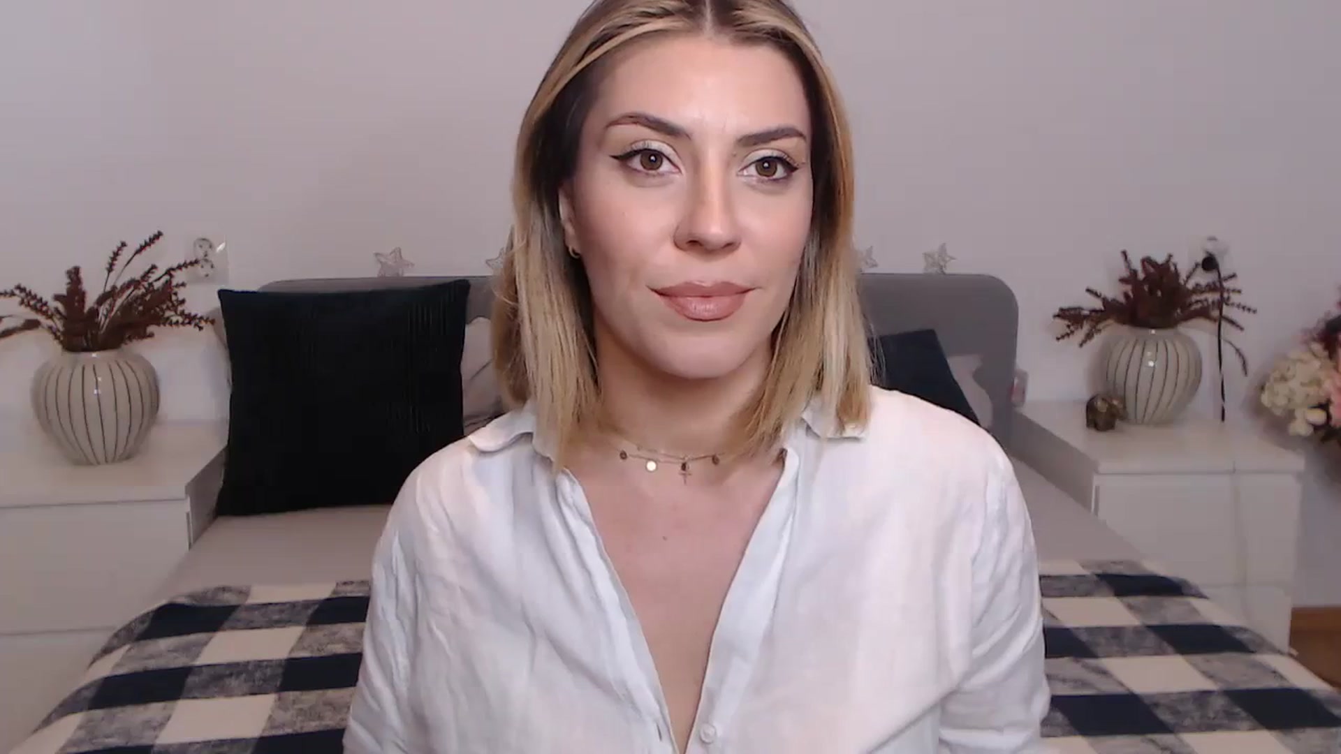 Gallery image thumbnail from BlueStocking's myfreecams stream on, 09/01/2023, 12:39 image 4 of 20
