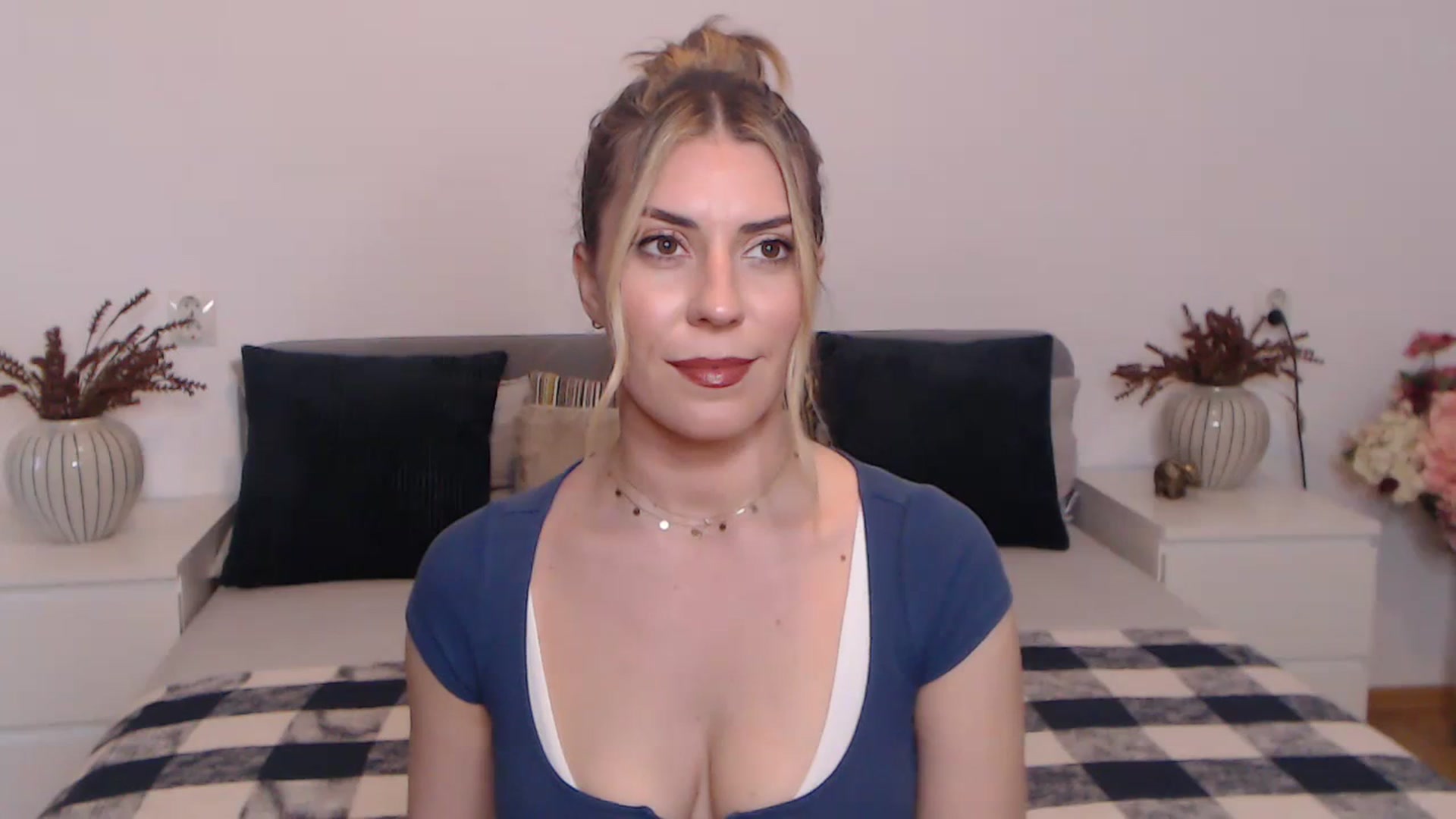 Gallery image thumbnail from BlueStocking's myfreecams stream on, 09/04/2023, 16:26 image 13 of 20