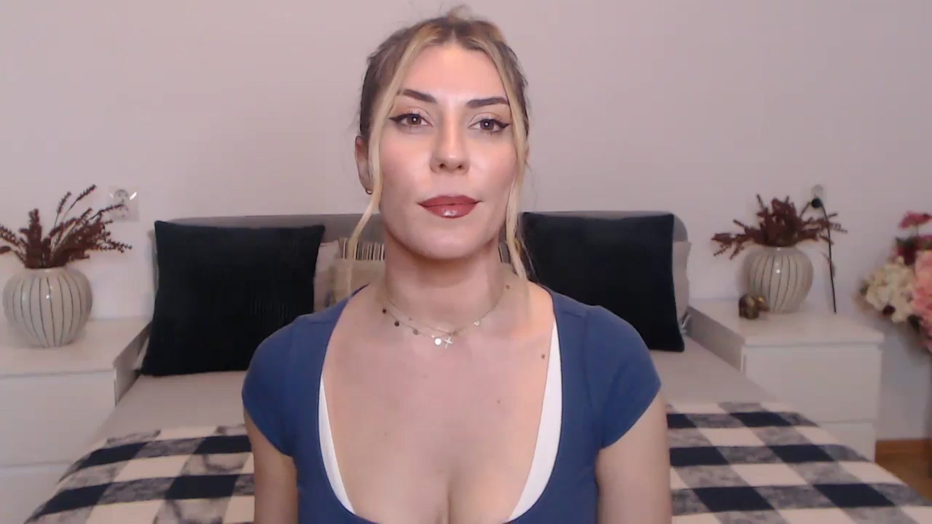 Gallery image thumbnail from BlueStocking's myfreecams stream on, 09/04/2023, 16:26 image 17 of 20
