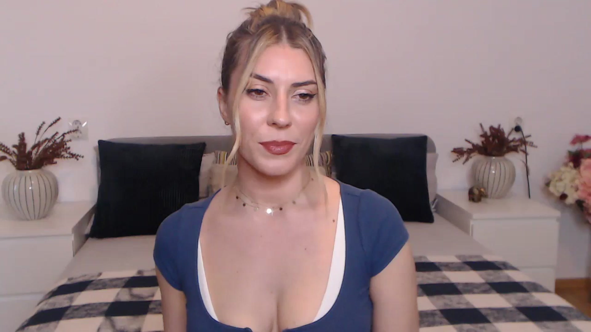 Gallery image thumbnail from BlueStocking's myfreecams stream on, 09/04/2023, 16:26 image 16 of 20