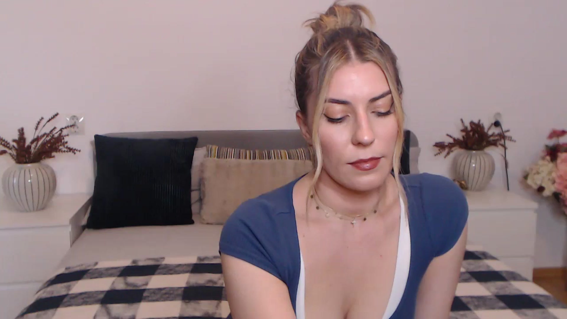 Gallery image thumbnail from BlueStocking's myfreecams stream on, 09/04/2023, 16:26 image 8 of 20