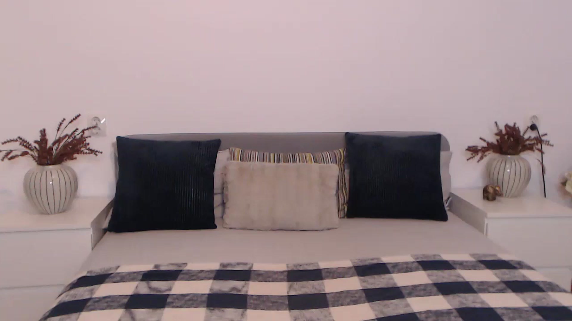 Gallery image thumbnail from BlueStocking's myfreecams stream on, 09/04/2023, 18:03 image 1 of 20