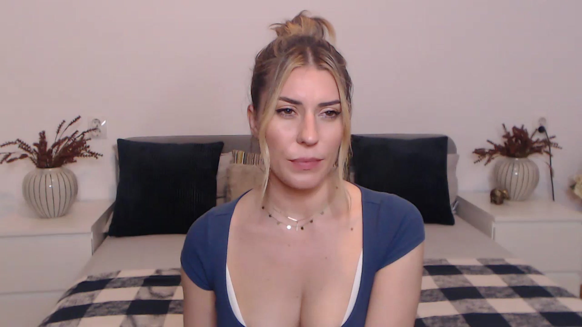 Gallery image thumbnail from BlueStocking's myfreecams stream on, 09/04/2023, 18:03 image 18 of 20