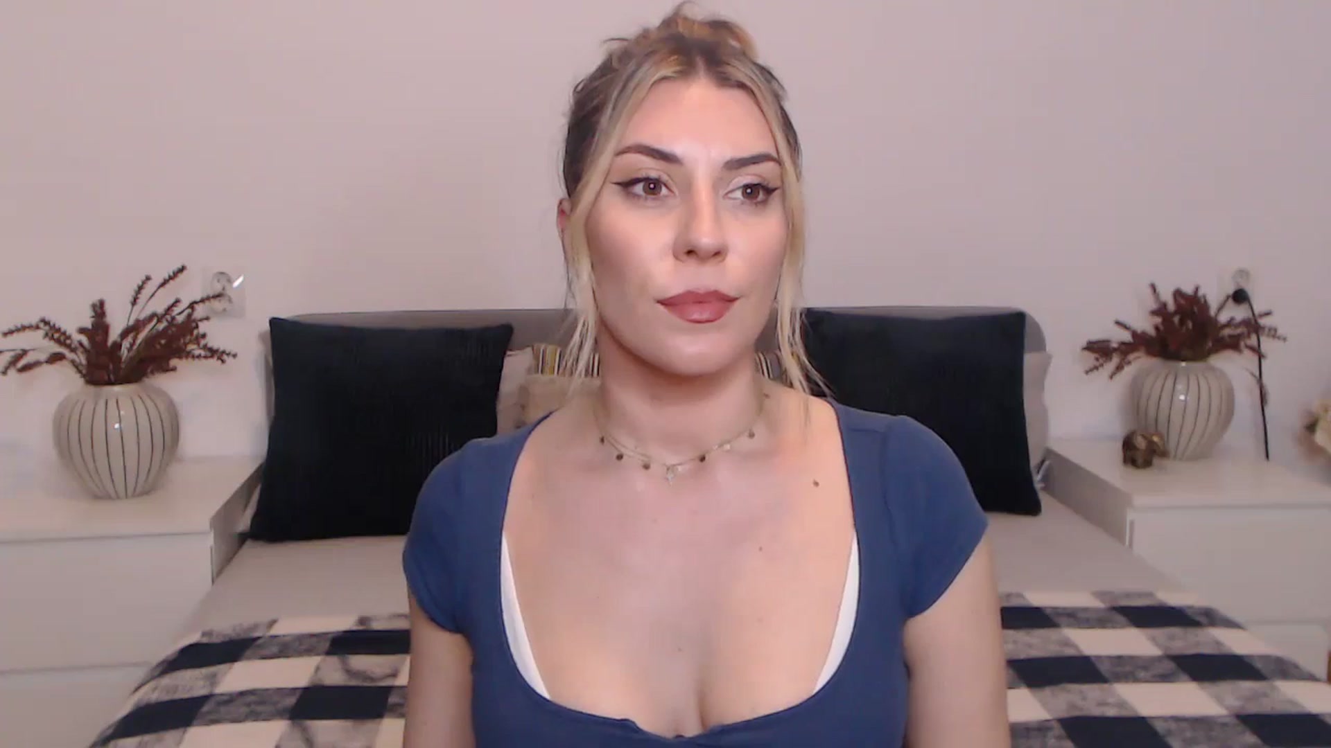 Gallery image thumbnail from BlueStocking's myfreecams stream on, 09/04/2023, 18:03 image 5 of 20