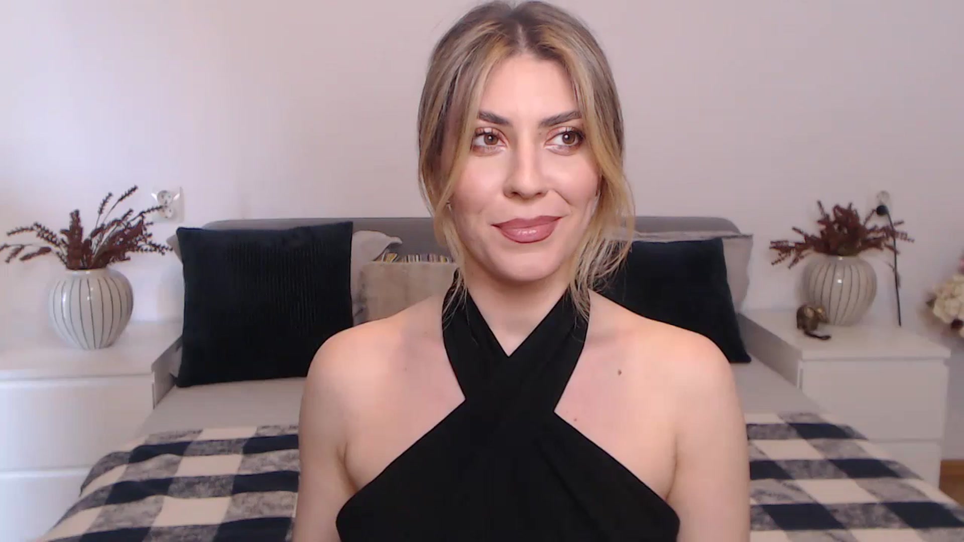 Gallery image thumbnail from BlueStocking's myfreecams stream on, 09/05/2023, 10:41 image 15 of 20