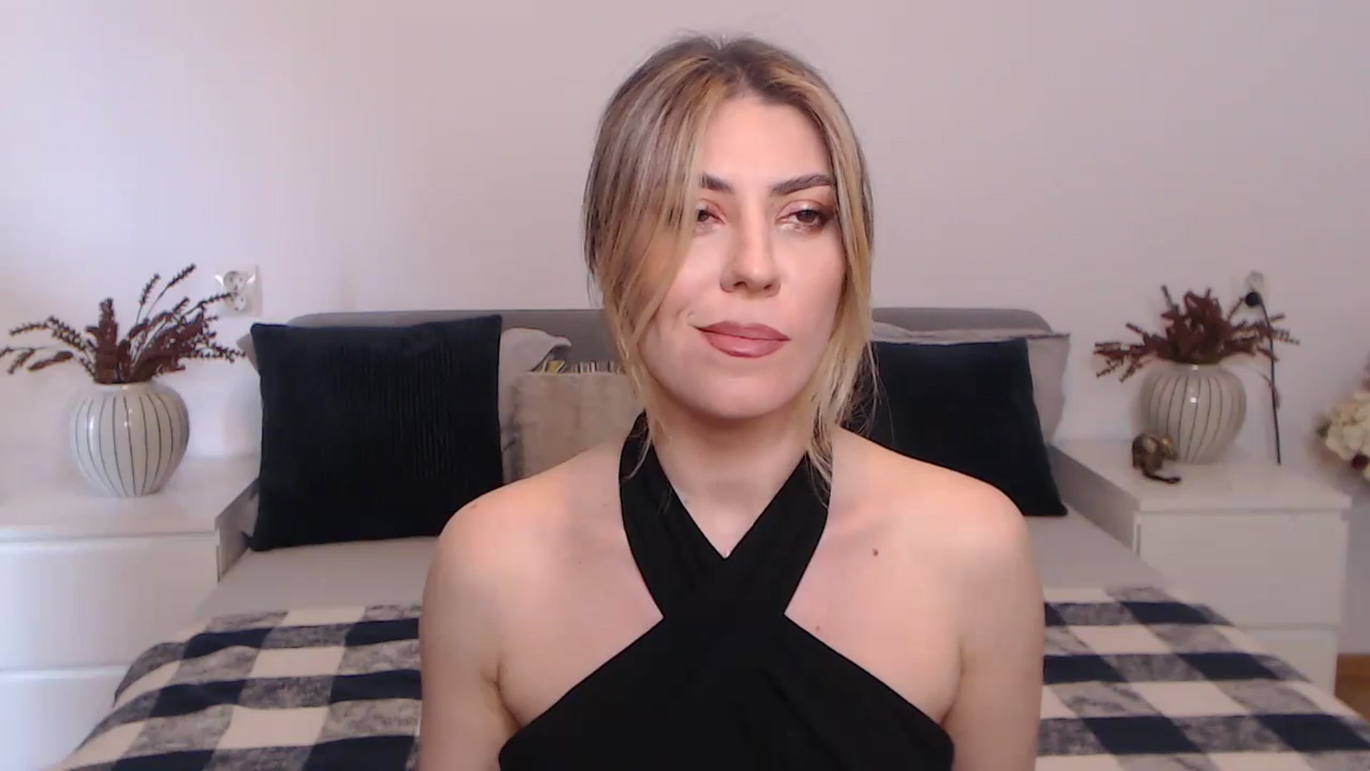 Gallery image thumbnail from BlueStocking's myfreecams stream on, 09/05/2023, 10:41 image 13 of 20