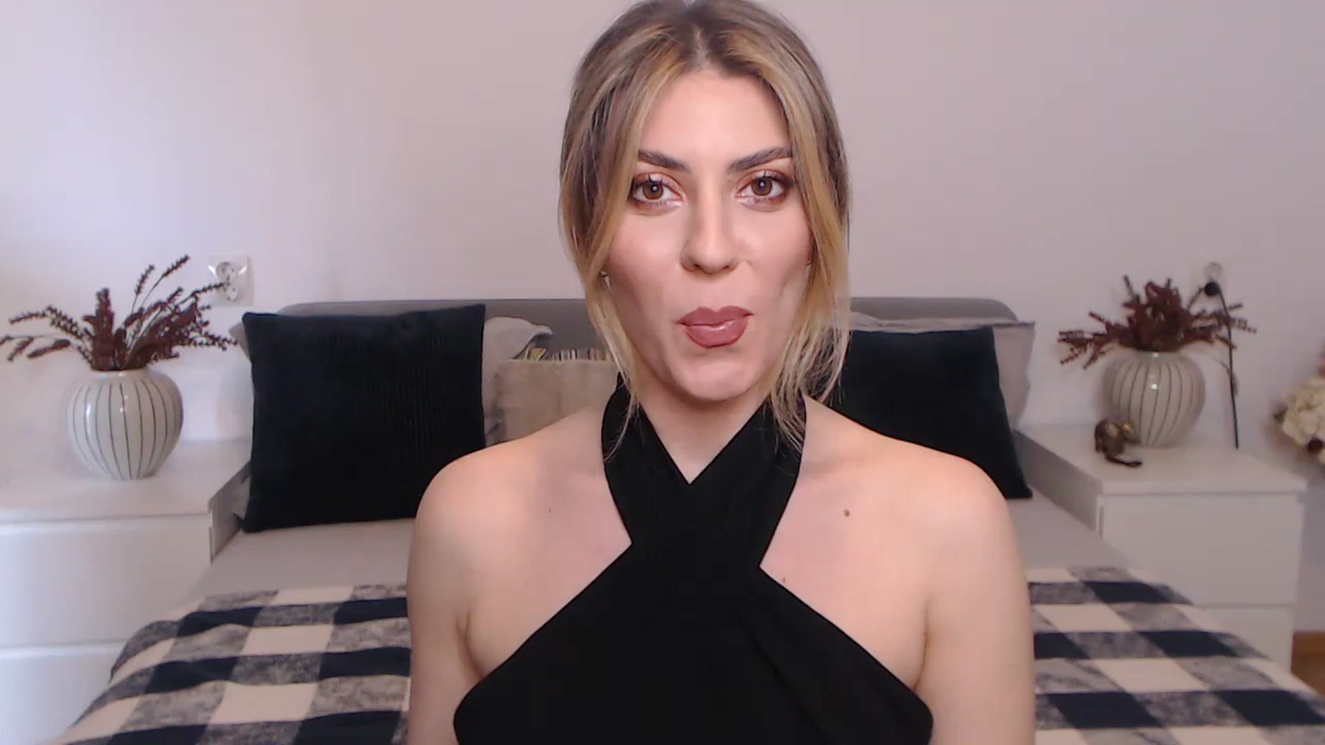 Gallery image thumbnail from BlueStocking's myfreecams stream on, 09/05/2023, 10:41 image 17 of 20