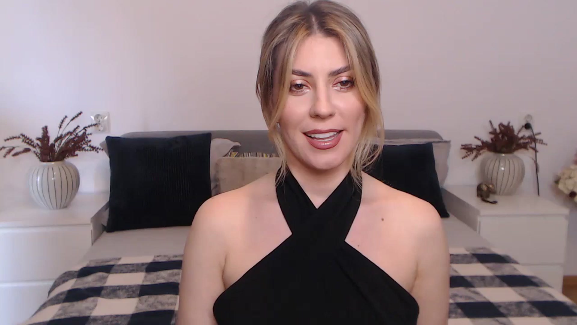 Gallery image thumbnail from BlueStocking's myfreecams stream on, 09/05/2023, 10:41 image 16 of 20