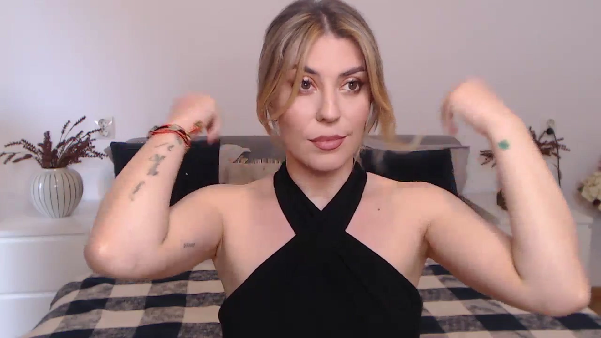 Gallery image thumbnail from BlueStocking's myfreecams stream on, 09/05/2023, 10:41 image 2 of 20
