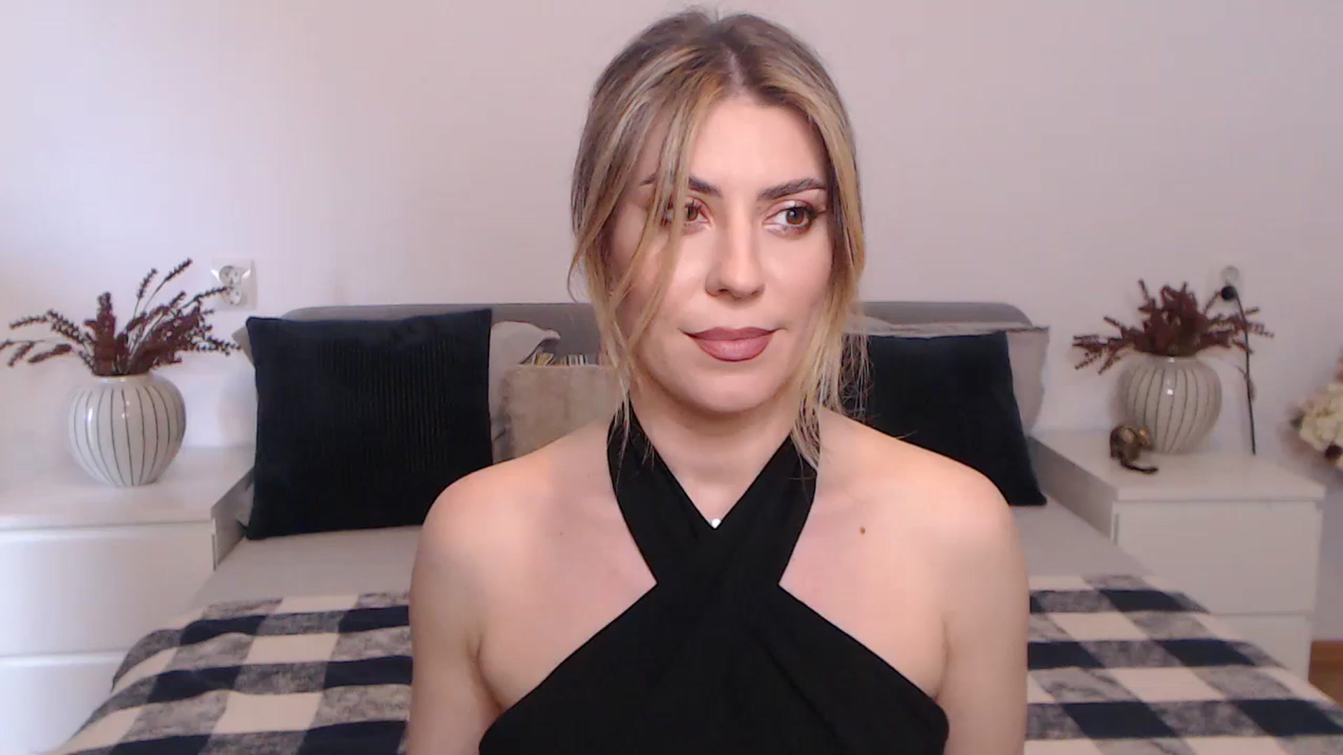 Gallery image thumbnail from BlueStocking's myfreecams stream on, 09/05/2023, 10:41 image 6 of 20