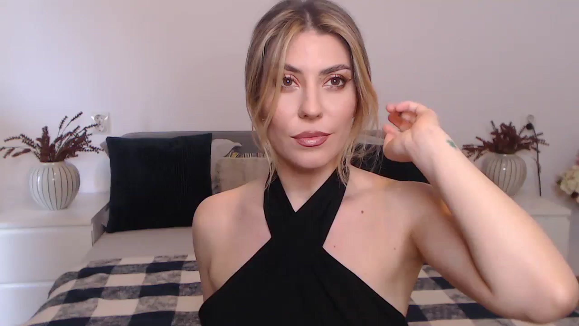 Gallery image thumbnail from BlueStocking's myfreecams stream on, 09/05/2023, 10:41 image 20 of 20
