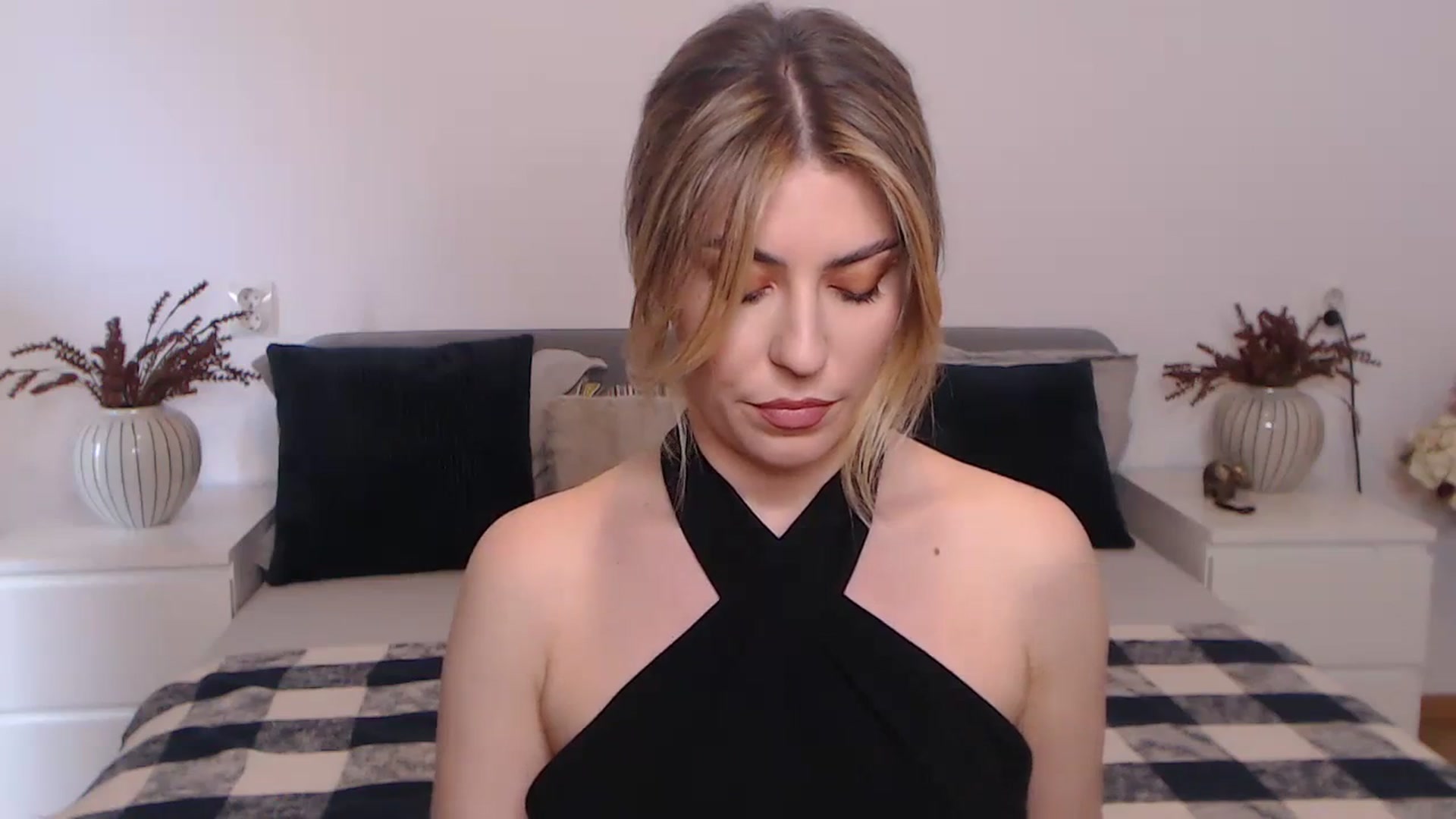 Gallery image thumbnail from BlueStocking's myfreecams stream on, 09/05/2023, 10:41 image 5 of 20