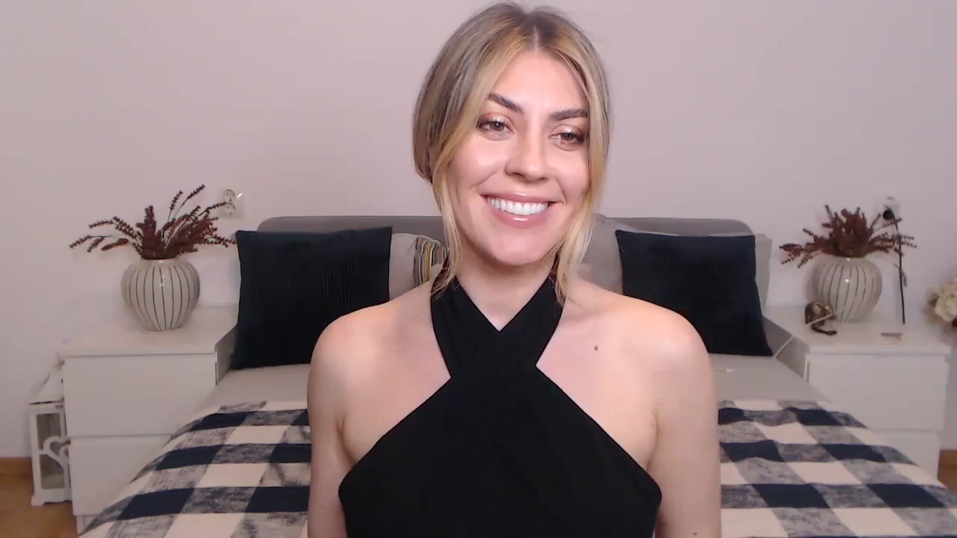 Gallery image thumbnail from BlueStocking's myfreecams stream on, 09/05/2023, 18:02 image 4 of 20