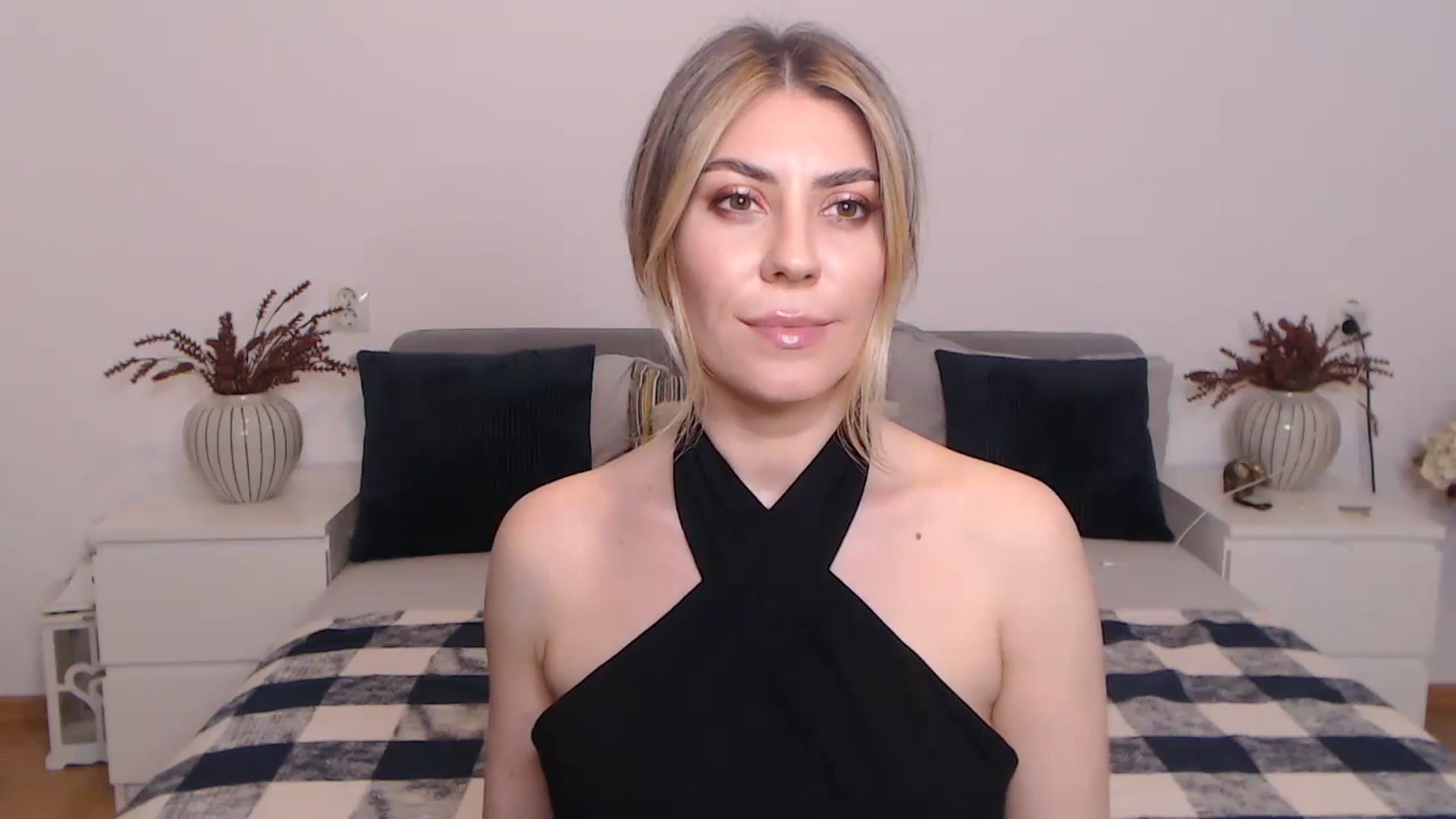 Gallery image thumbnail from BlueStocking's myfreecams stream on, 09/05/2023, 18:02 image 10 of 20