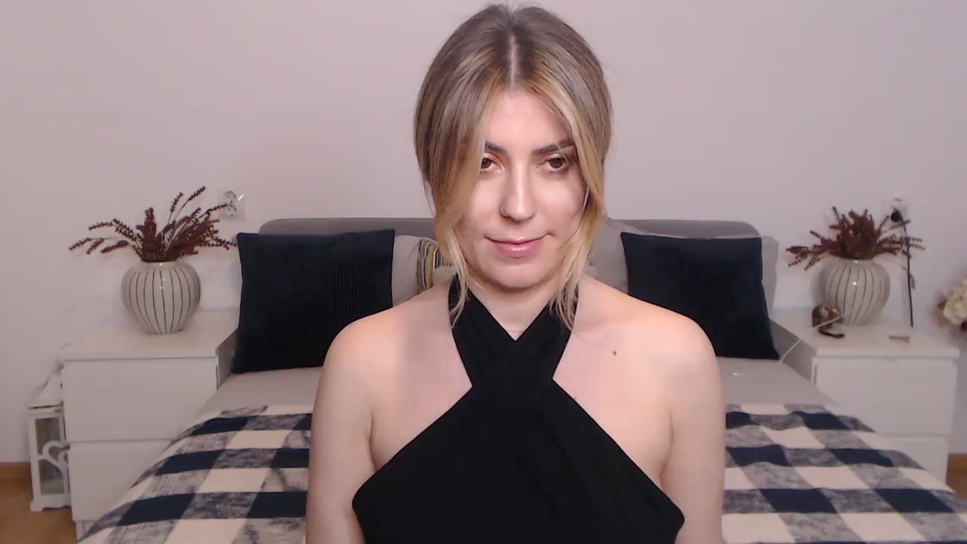 Gallery image thumbnail from BlueStocking's myfreecams stream on, 09/05/2023, 18:02 image 18 of 20